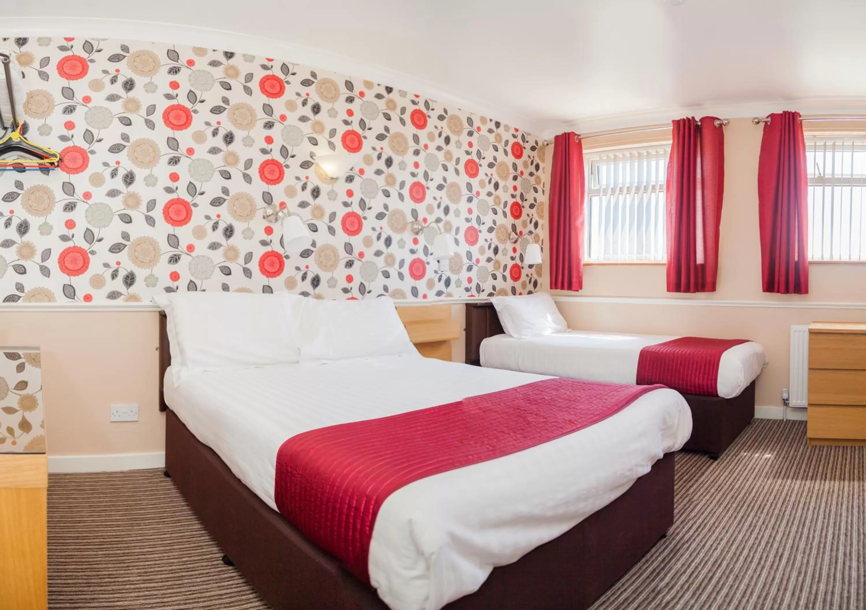 Bedroom, Bed in The Lawton