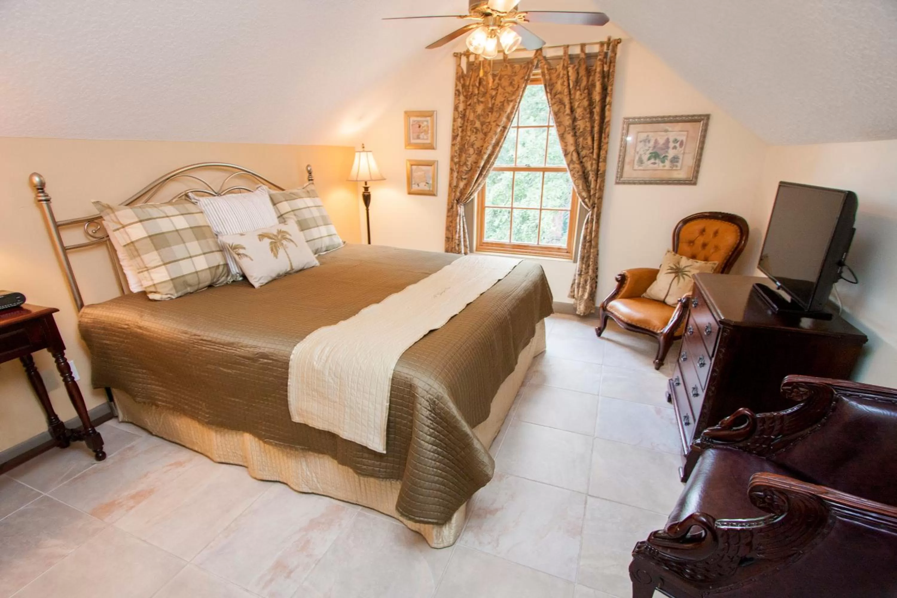 TV and multimedia, Bed in St George Inn - Saint Augustine