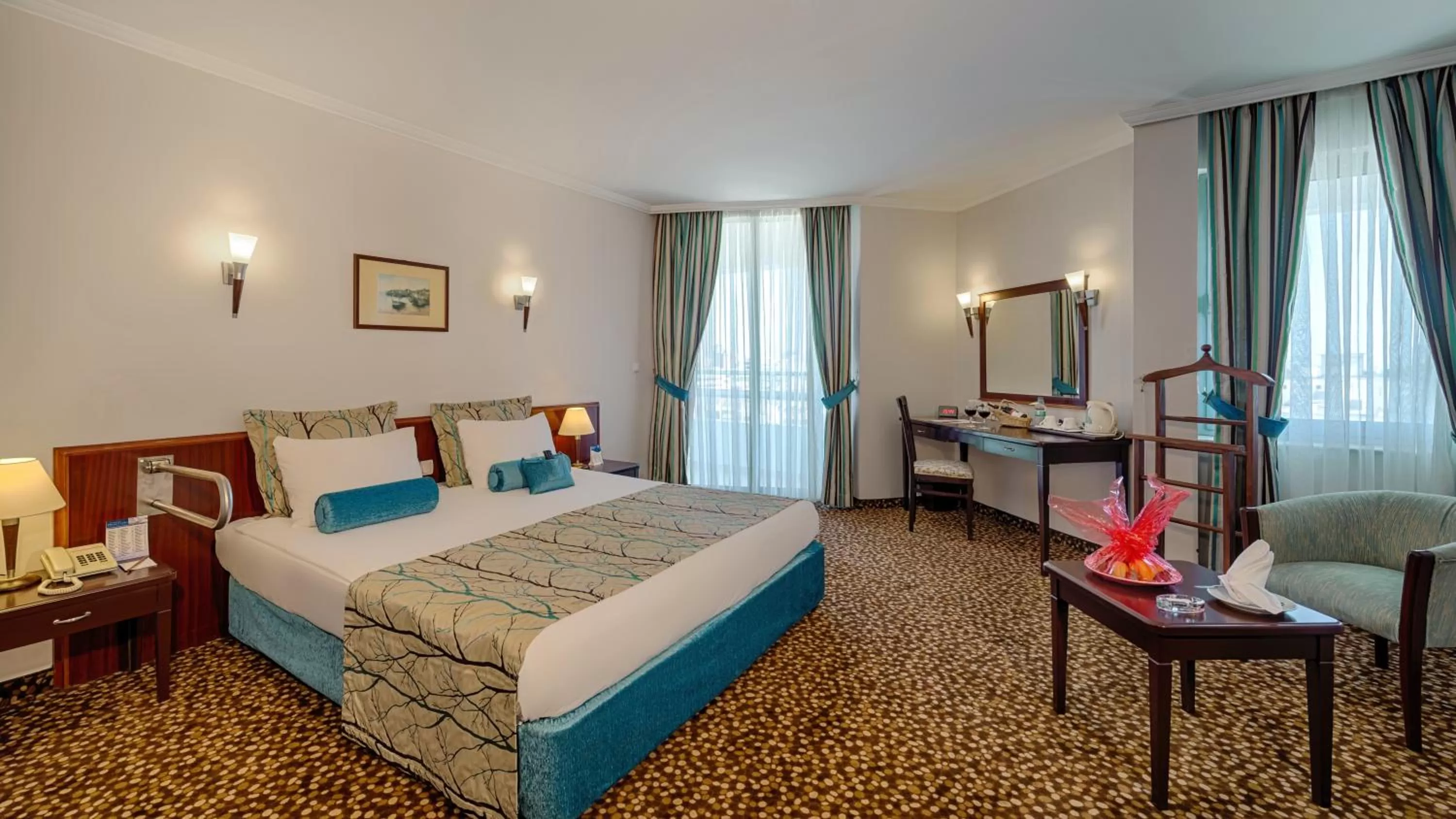 Bed in Best Western Plus Khan Hotel