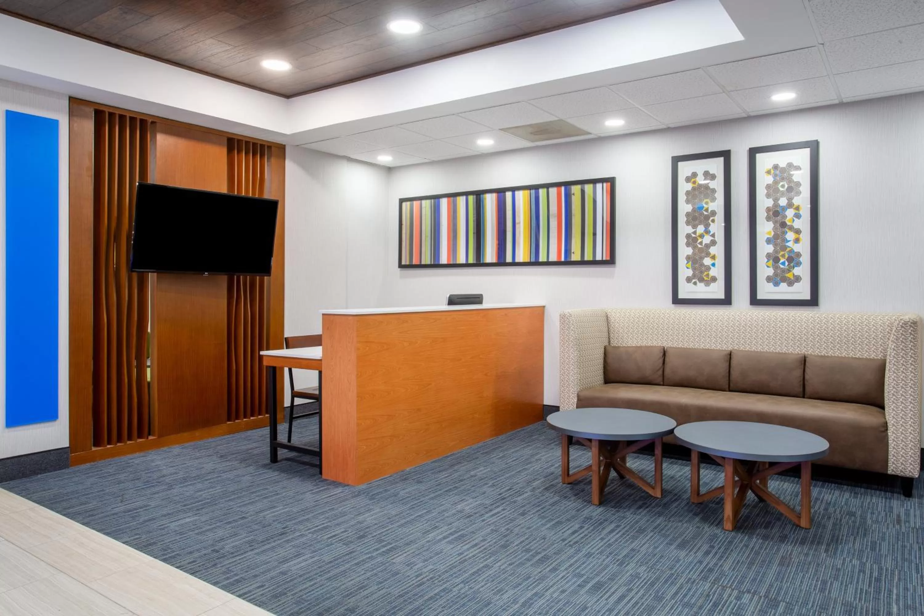 Property building in Holiday Inn Express Hotel & Suites Fort Wayne by IHG