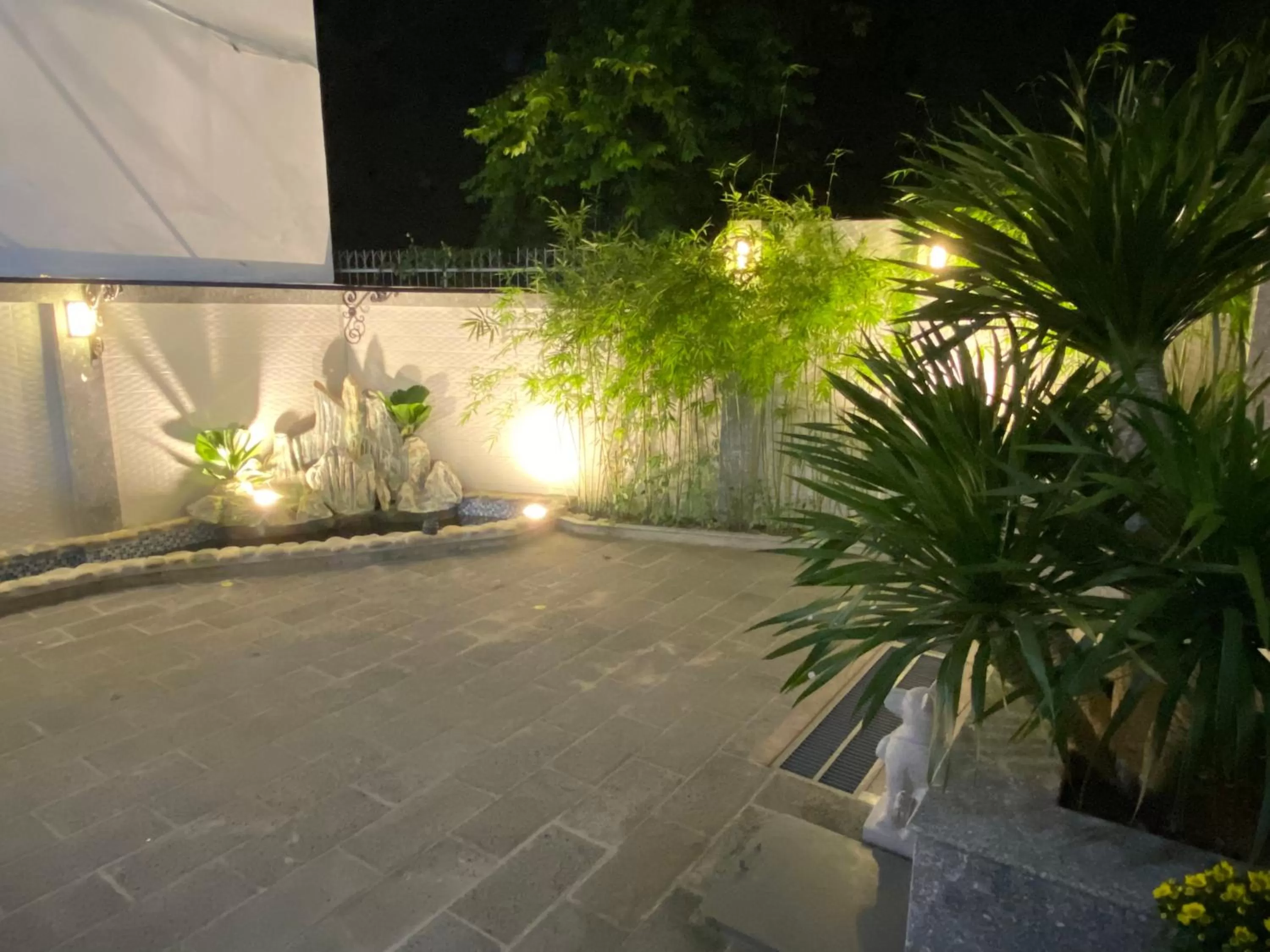 Inner courtyard view in Hotel Home