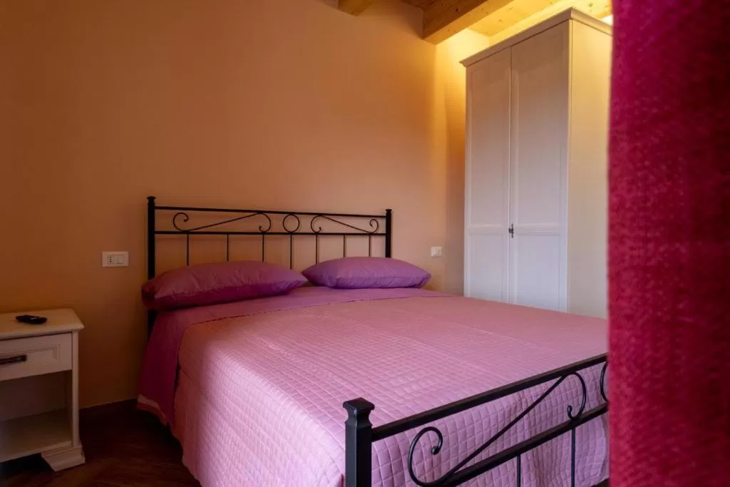 Photo of the whole room, Bed in IL MASCHERONE