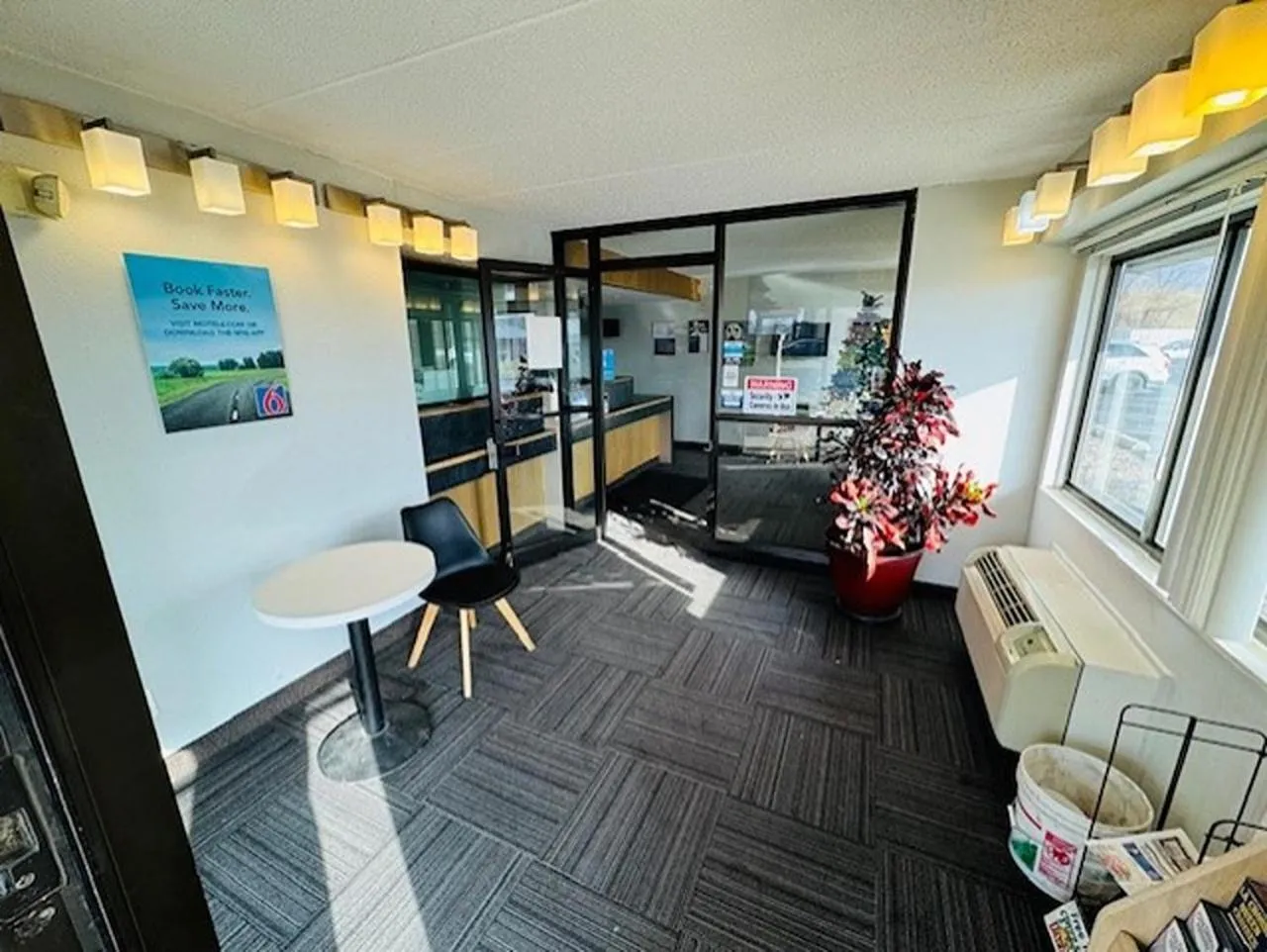 Property building in Motel 6-Cedar Rapids, IA