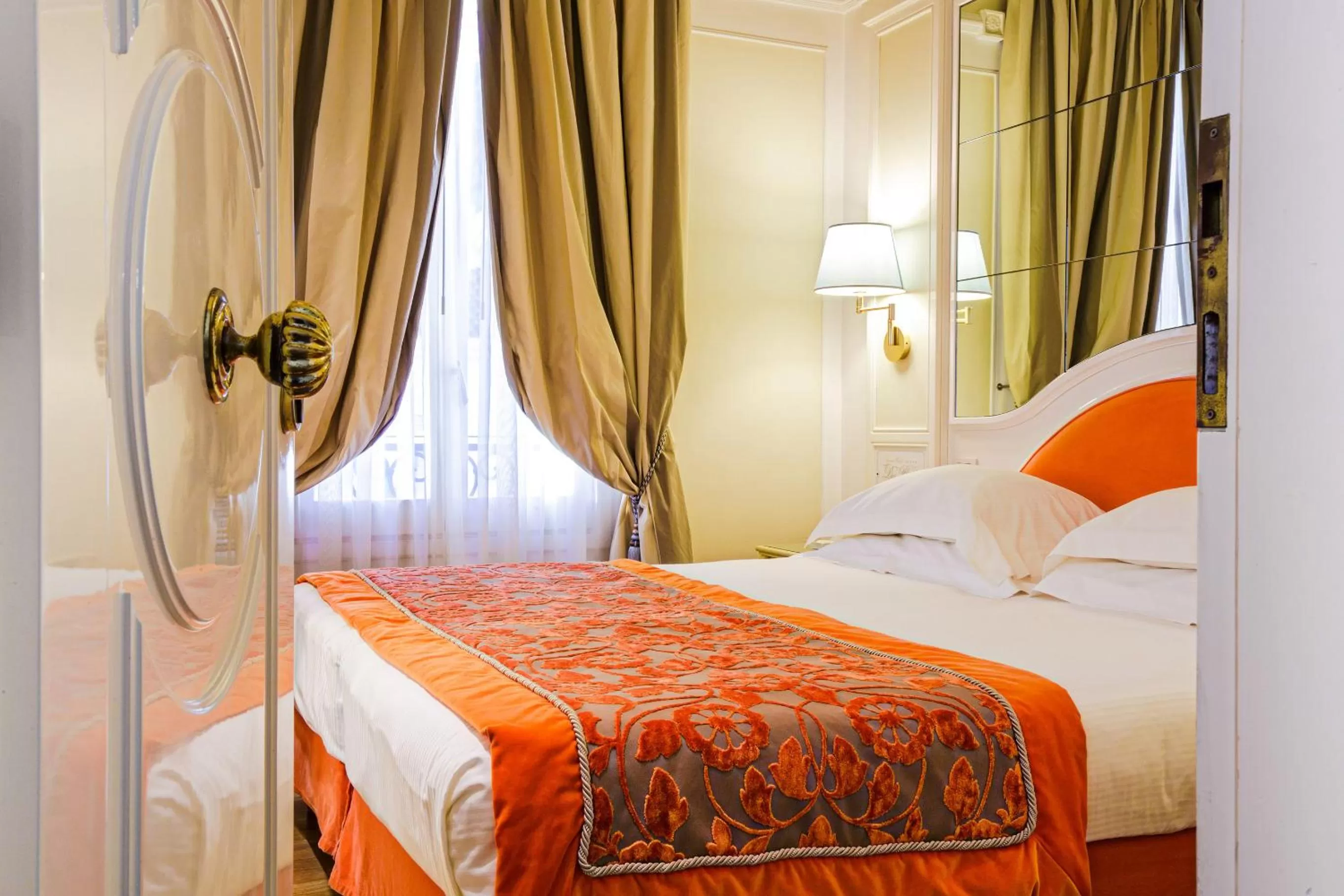 Bedroom, Bed in Grand Hotel Des Bains