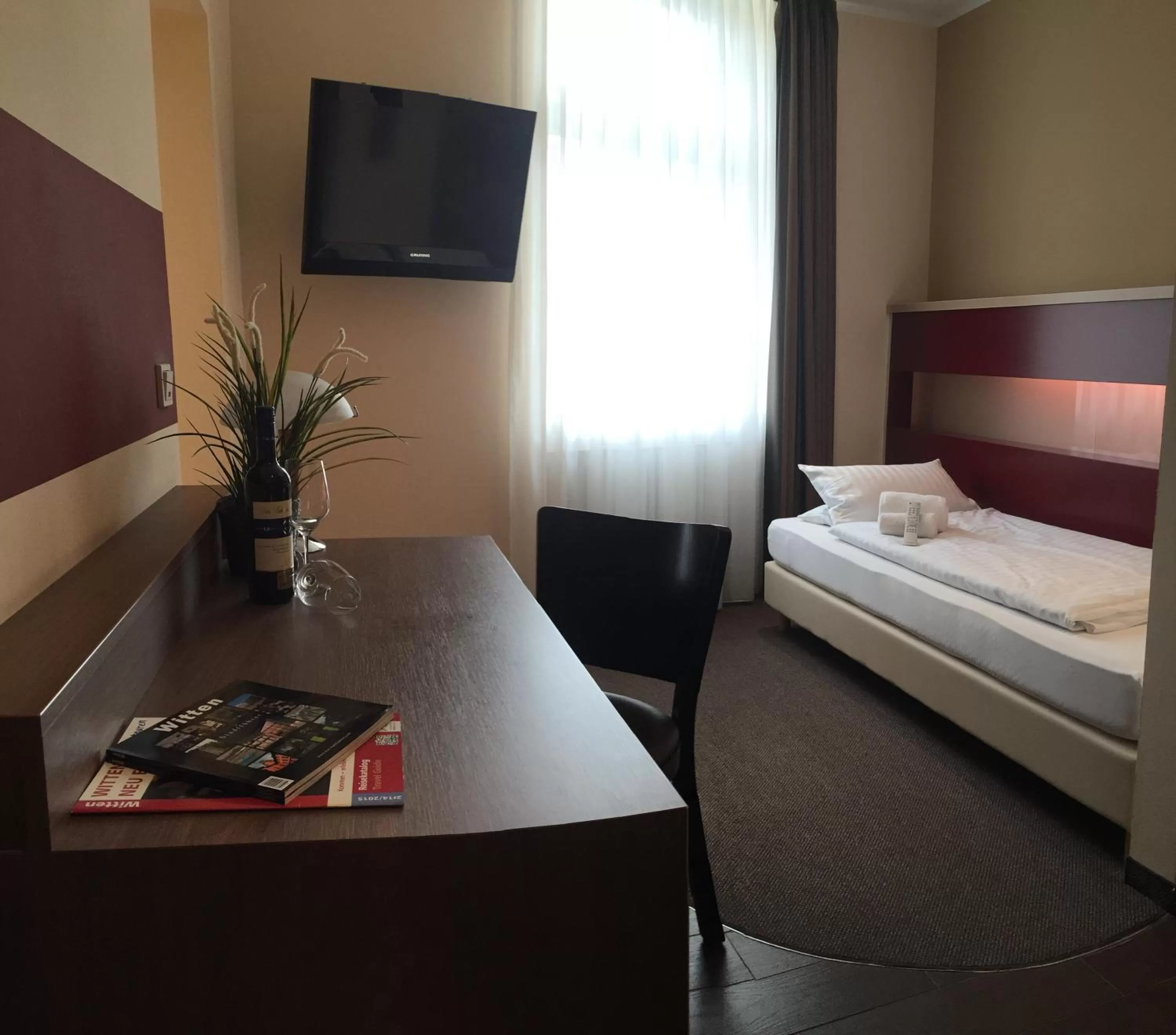 Day, Bed in Hotel Hoppe