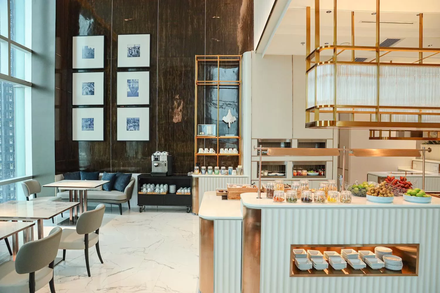 Lounge or bar in Le Meridien Bangkok