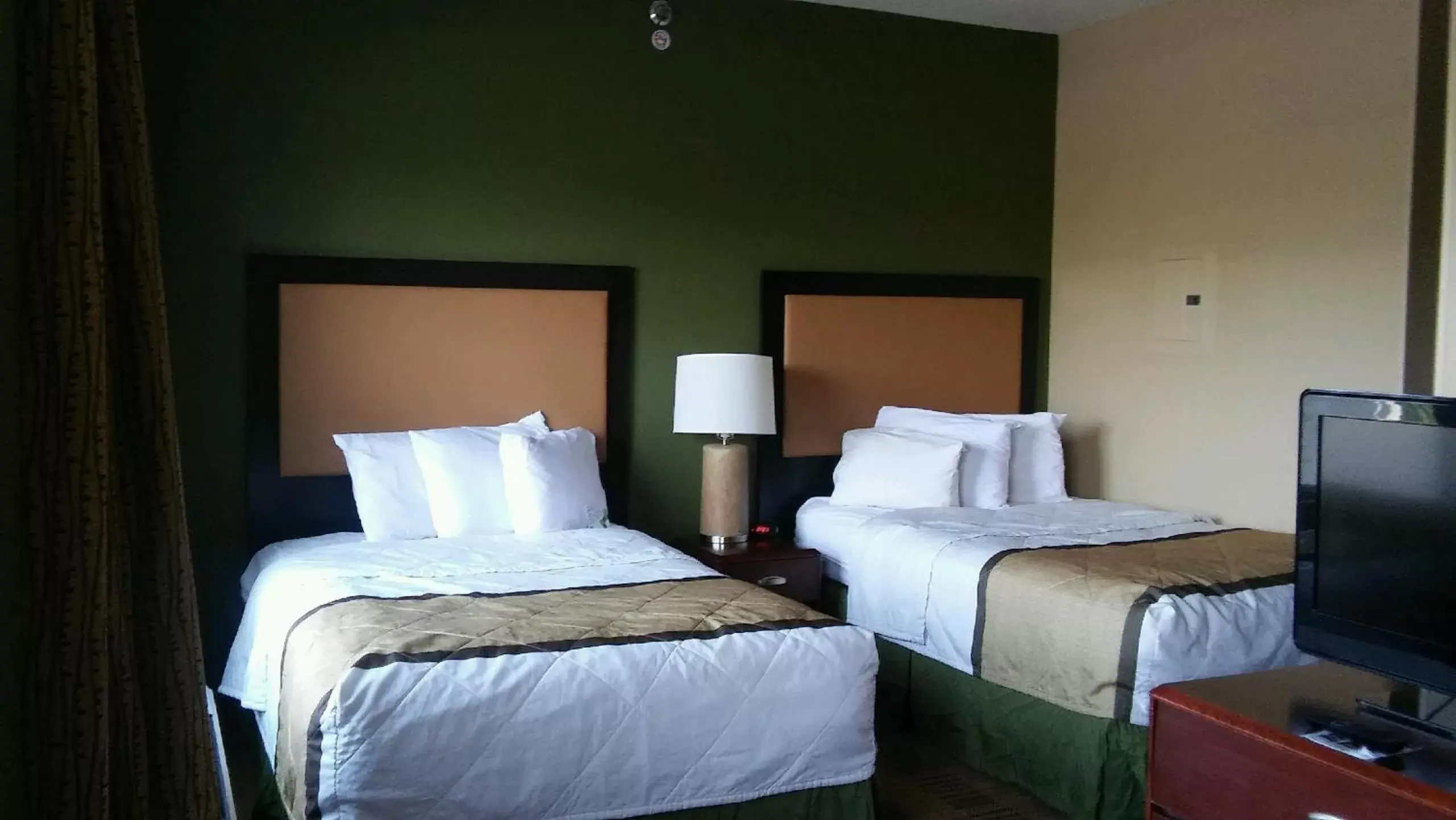Two Bedroom Suite with Two Double Beds and One King Bed - Non-Smoking in Extended Stay America Suites - Columbia - Northwest Harbison Two Bedroom Suite with Two Double Beds and One King Bed - Non-Smoking in Extended Stay America Suites - Columbia - Northwest Harbison