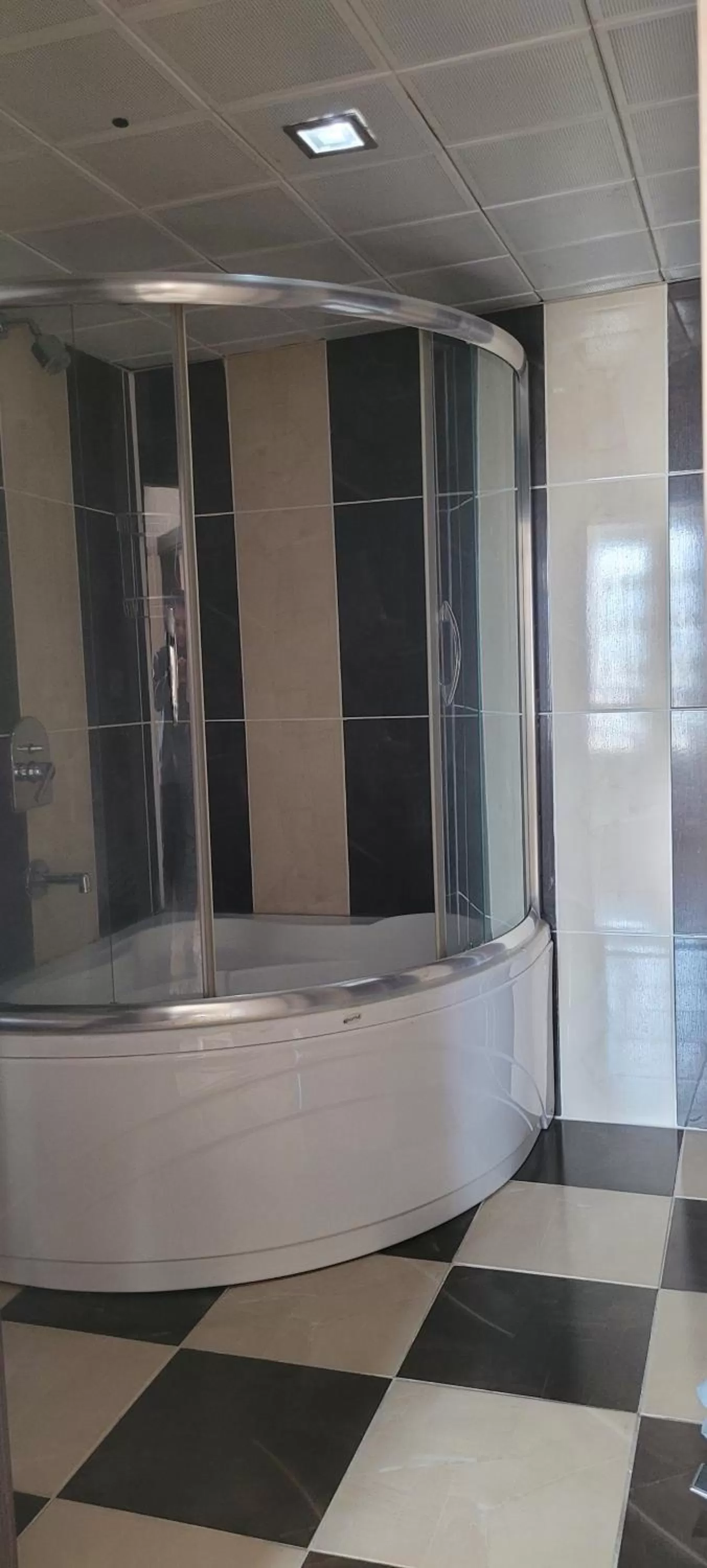 Shower, Bathroom in Güngören Hotel