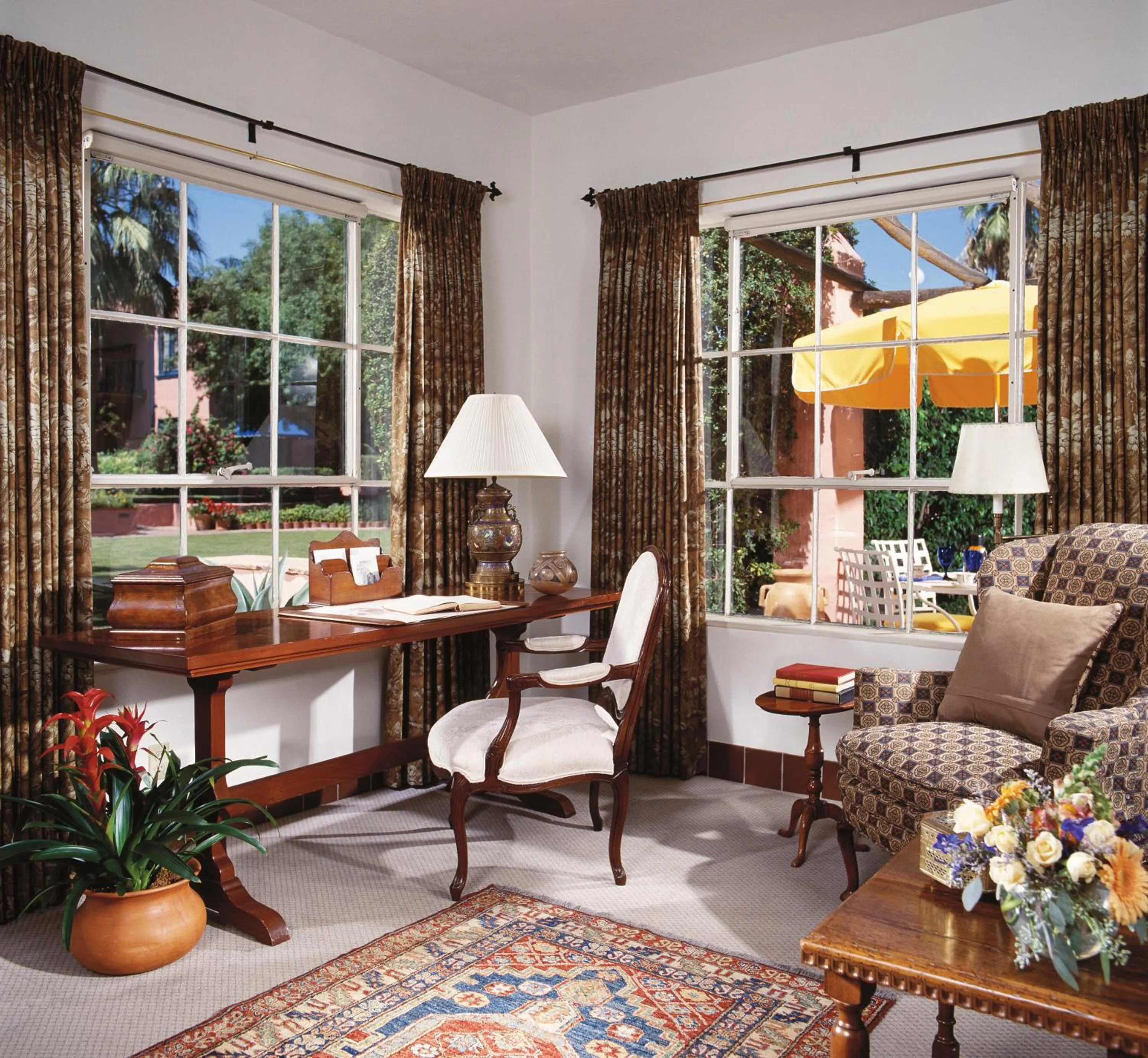 Living room in Arizona Inn