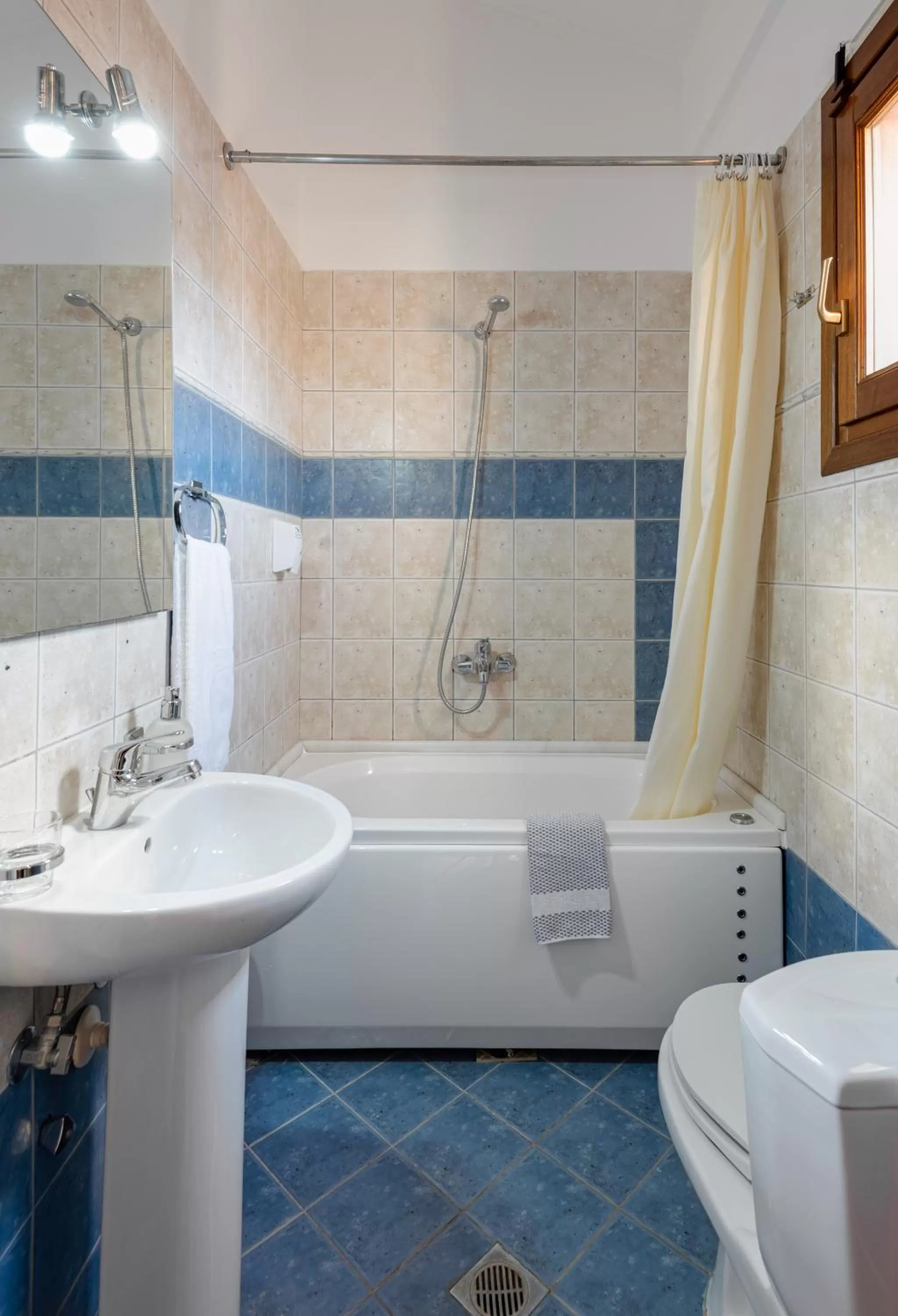 Bathroom in Dimosthenis