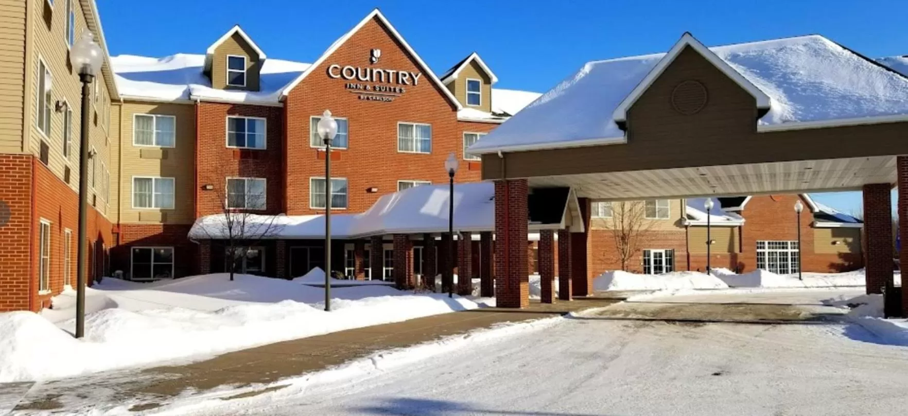 Property building in Country Inn & Suites by Radisson, Duluth North, MN