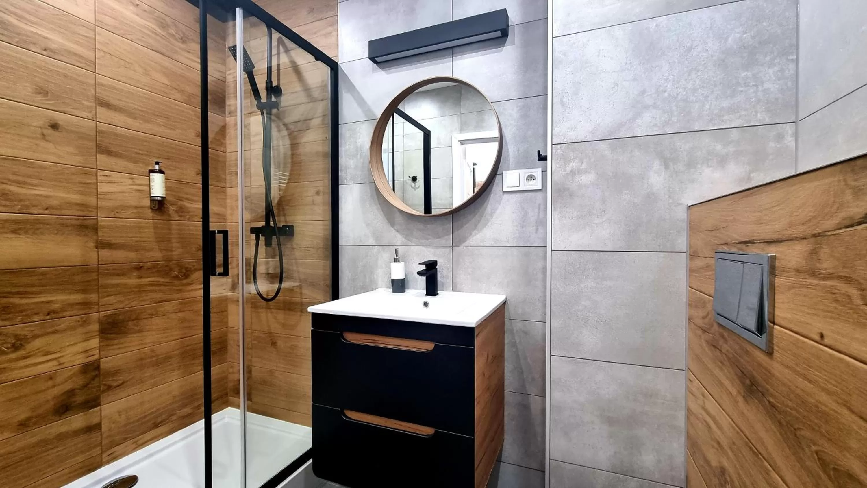 Shower, Bathroom in NOOK NOOK Apartments Bytkowska 103