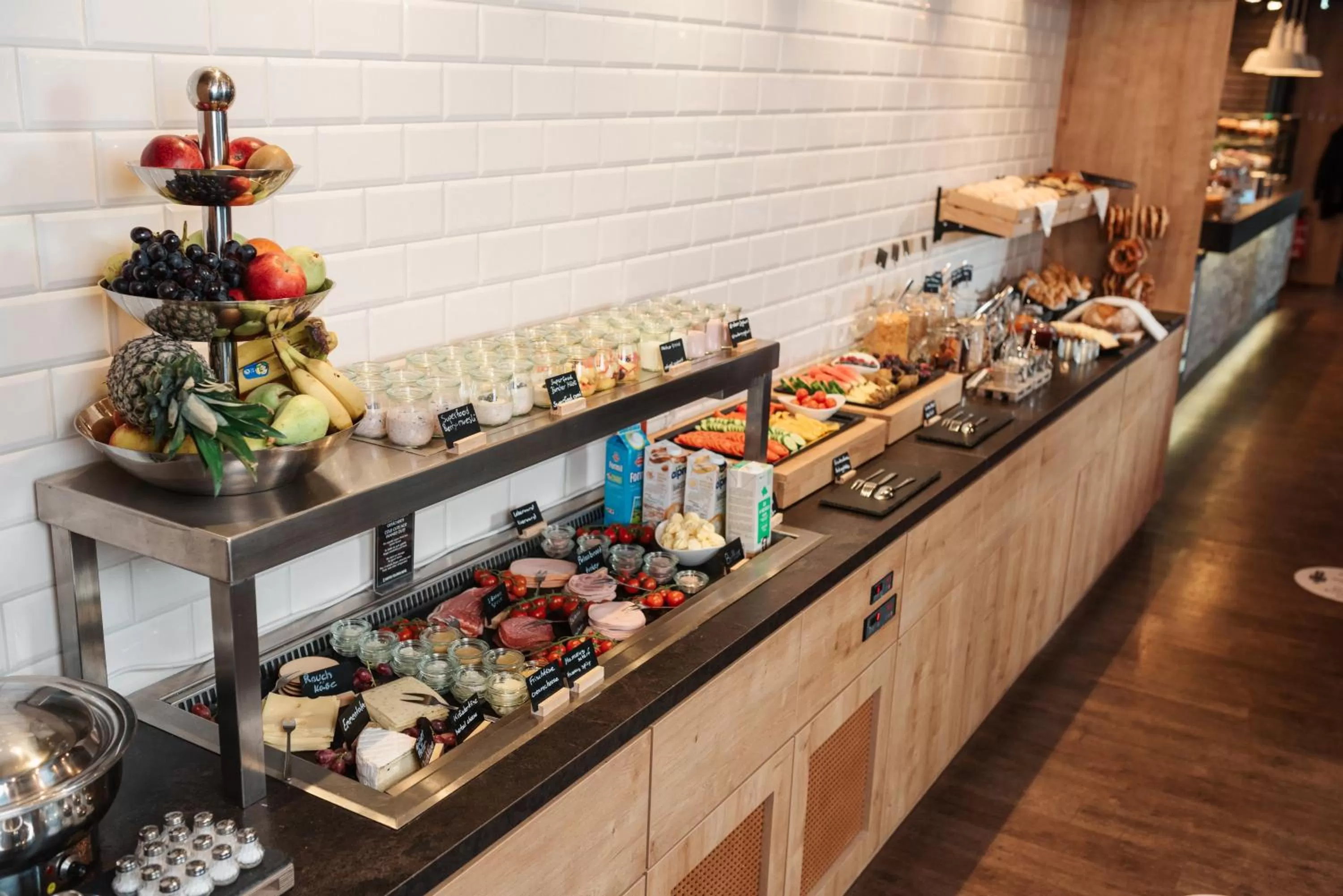 Buffet breakfast in Coffee Fellows Hotel München-Freiham