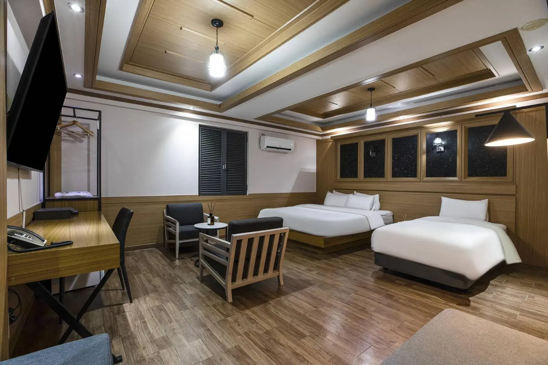 Suite Twin in Central Plaza Hotel Suite Twin in Central Plaza Hotel