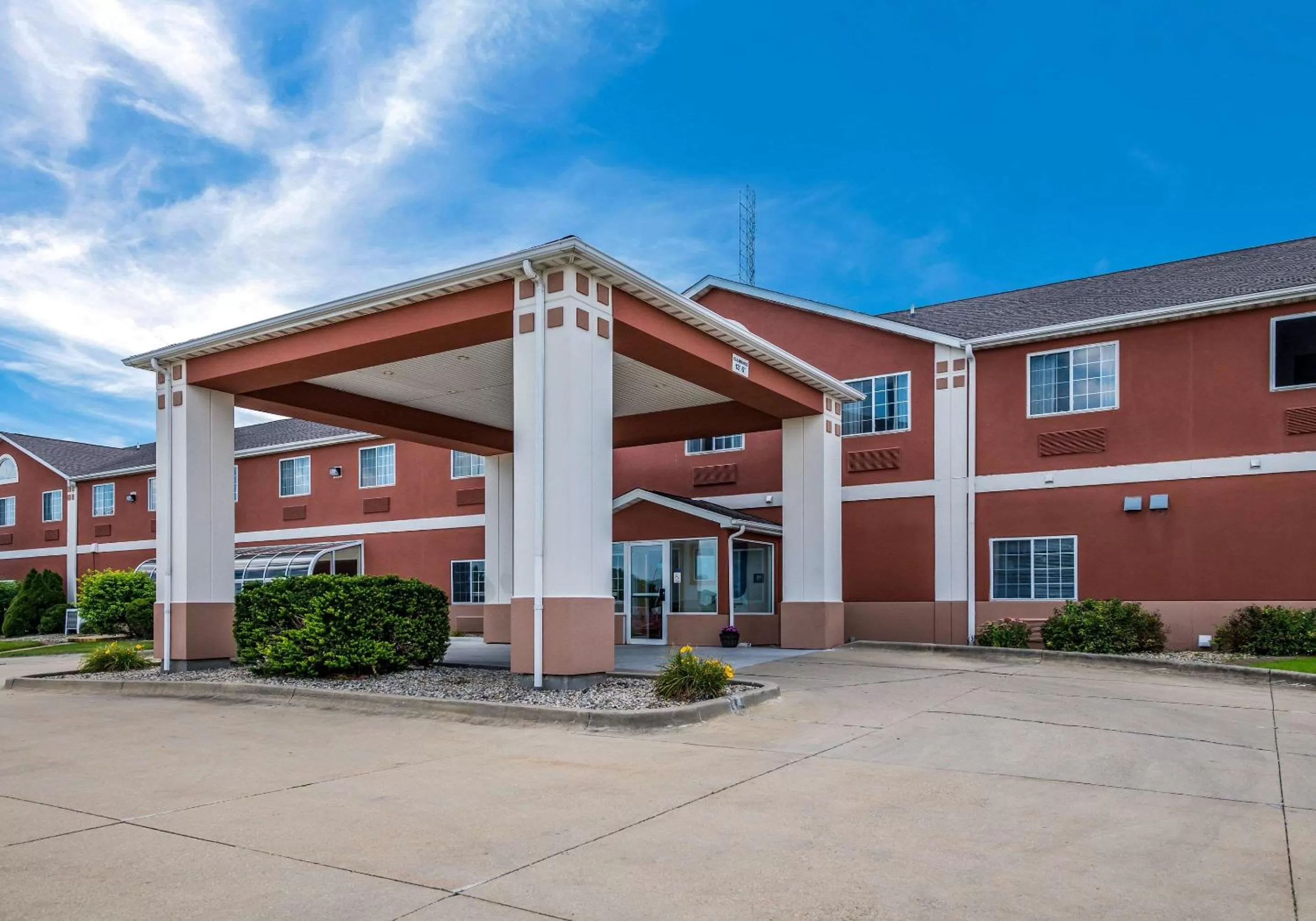 Property building in Rodeway Inn Urbana Champaign University Area