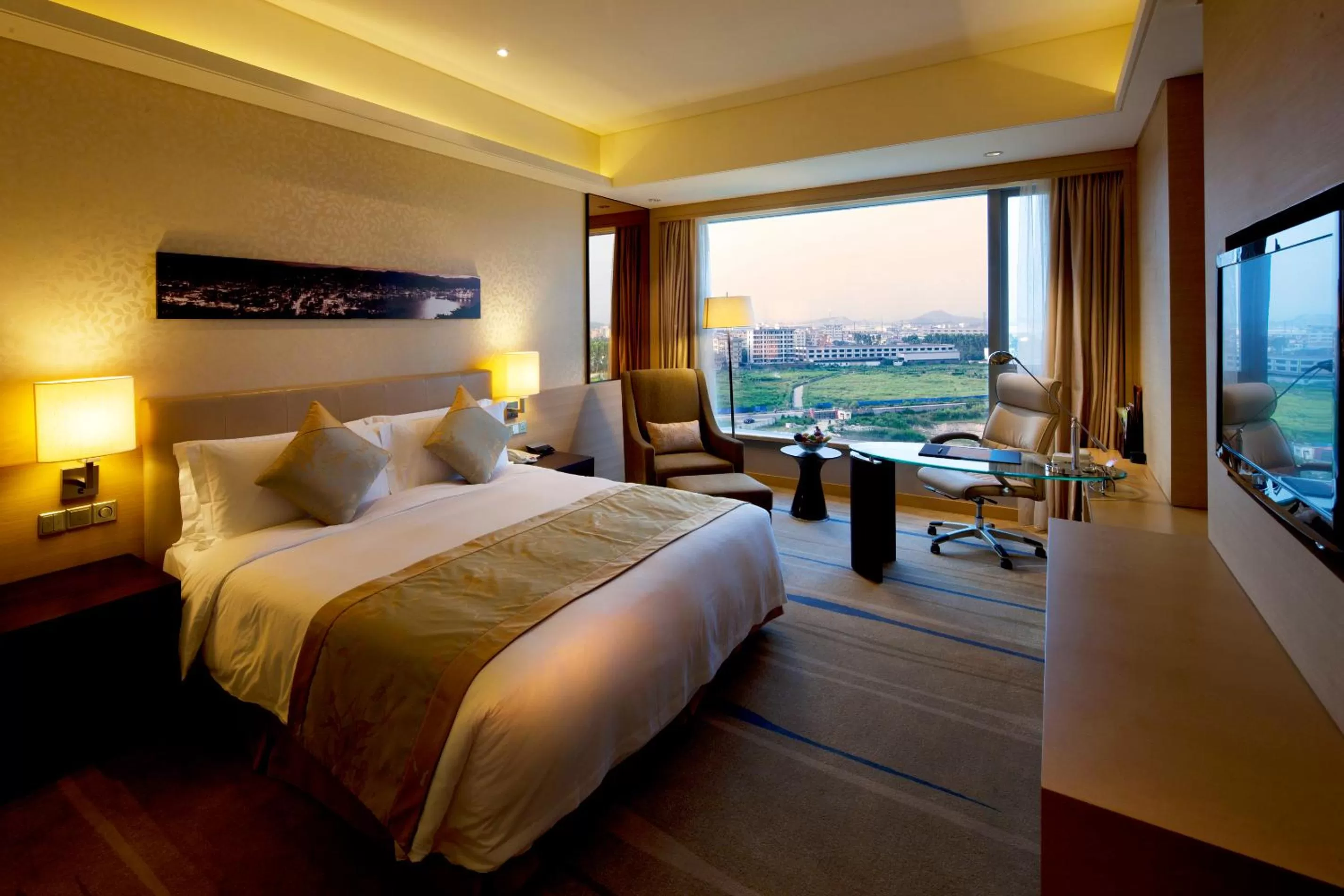 Bed in Crowne Plaza Guangzhou Huadu by IHG - Free Shuttle bus between hotel to Exhibition Center During Canton Fair