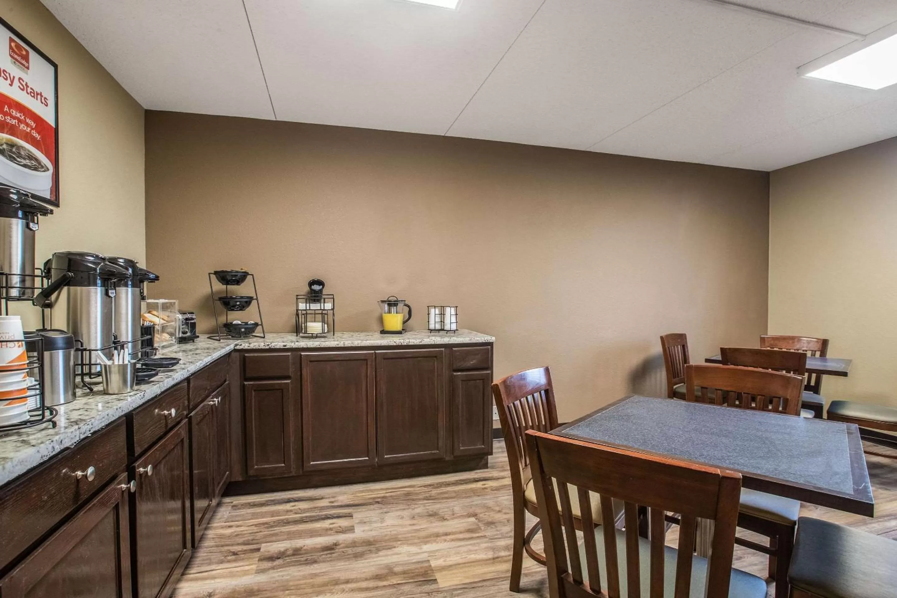 Restaurant/places to eat in Econo Lodge Albert Lea