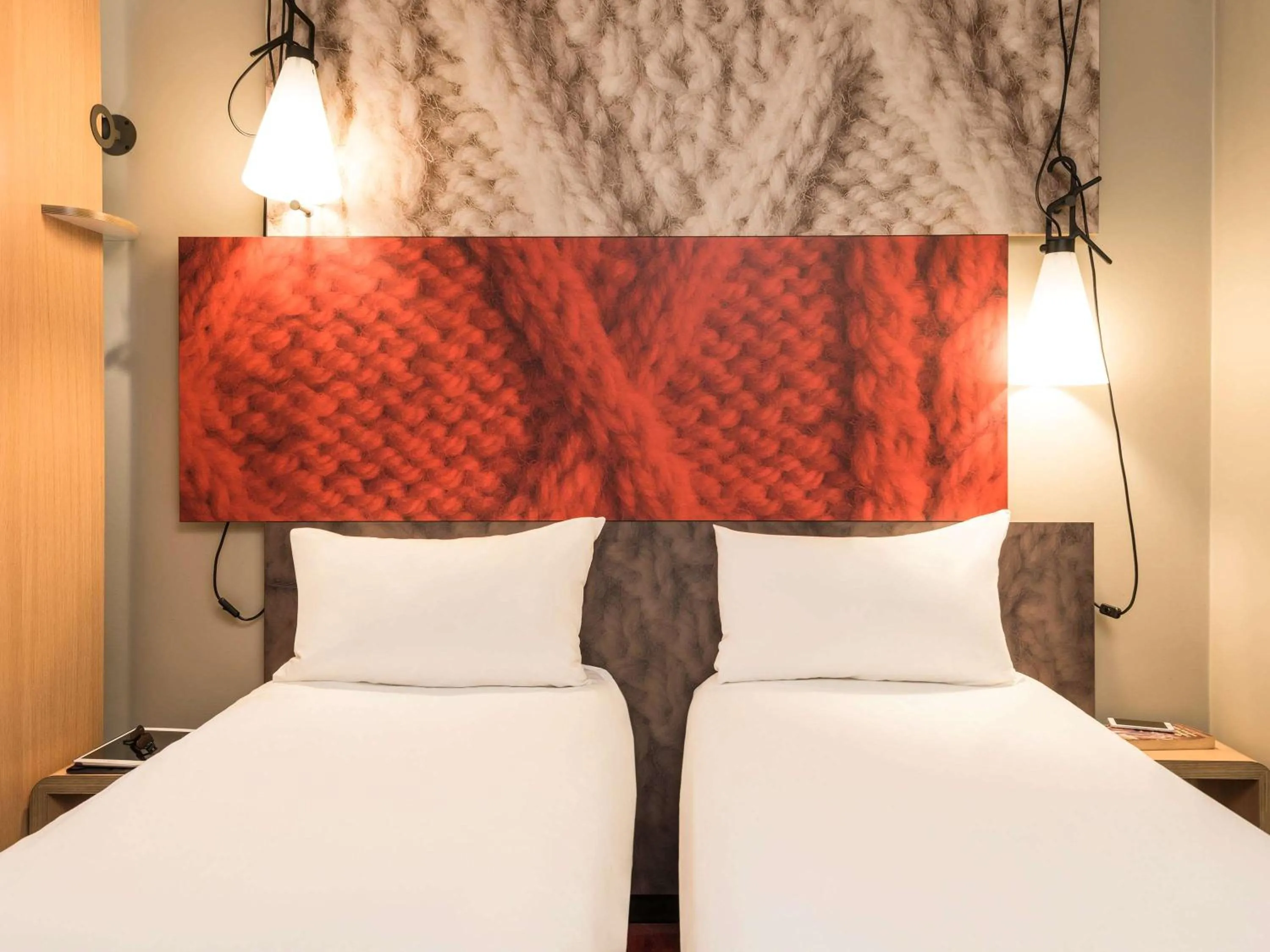 Photo of the whole room, Bed in ibis Paris Gare du Nord La Fayette