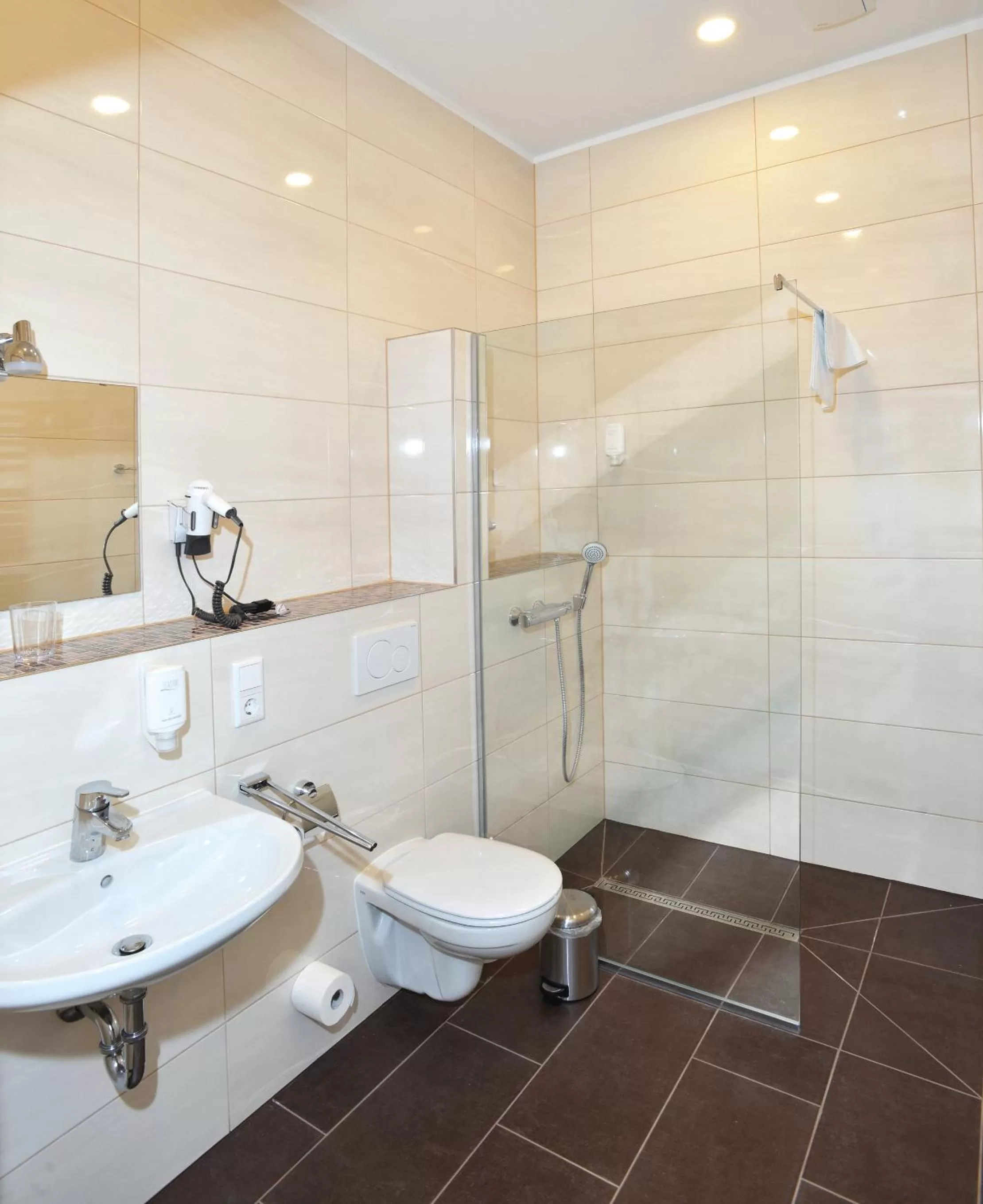 Shower in Villa Oranien