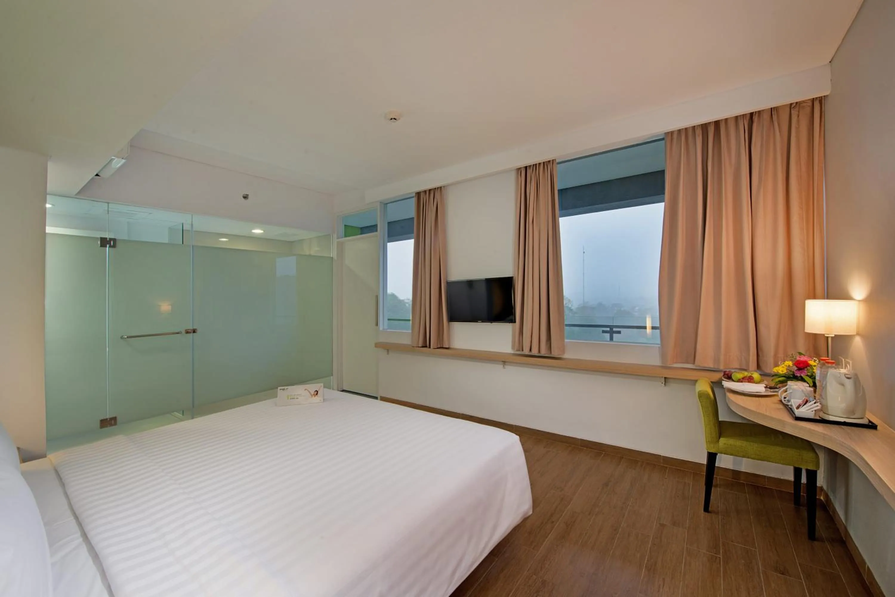 TV and multimedia, Bed in Whiz Prime Hotel Pajajaran Bogor
