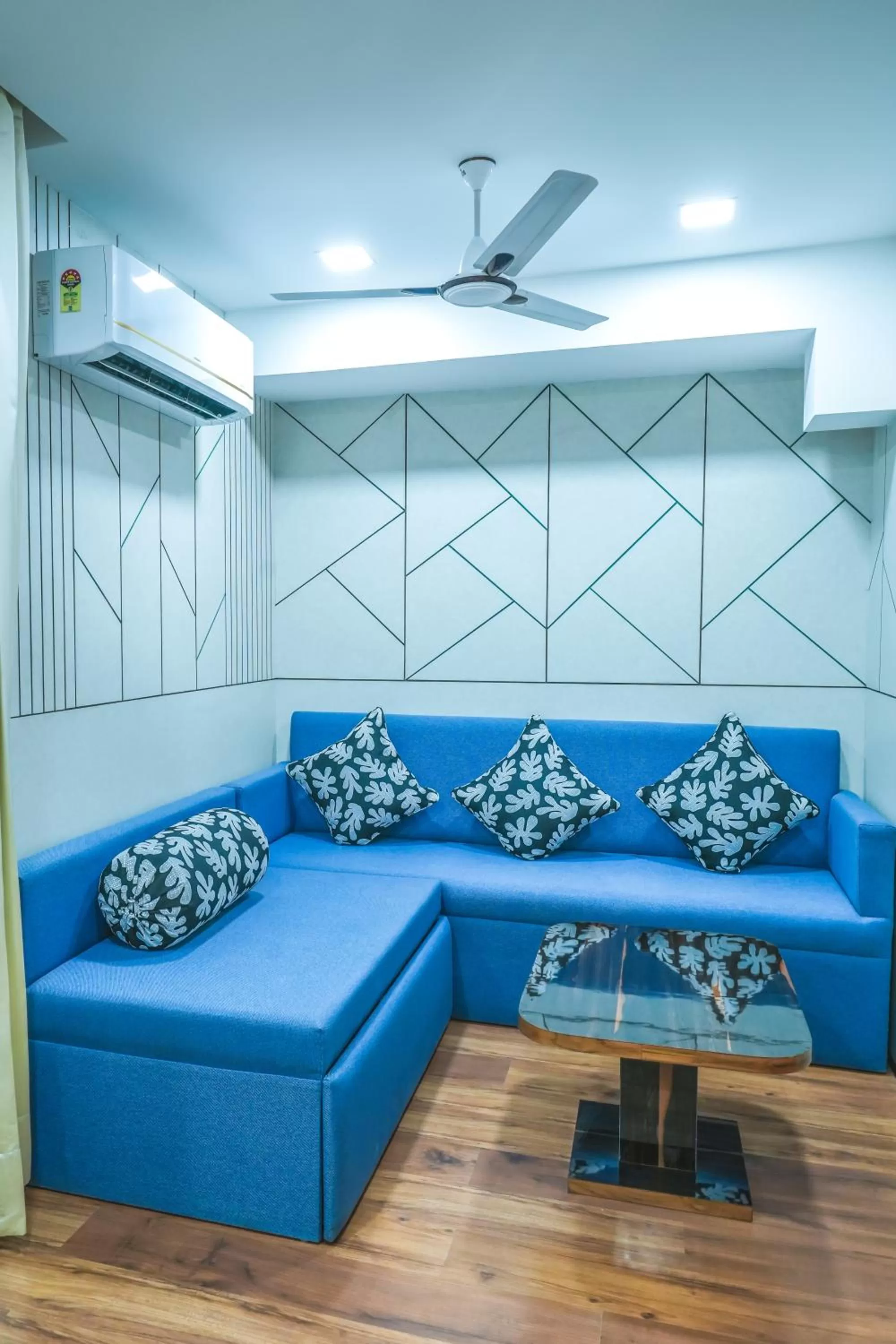 Seating area in Hotel Cama