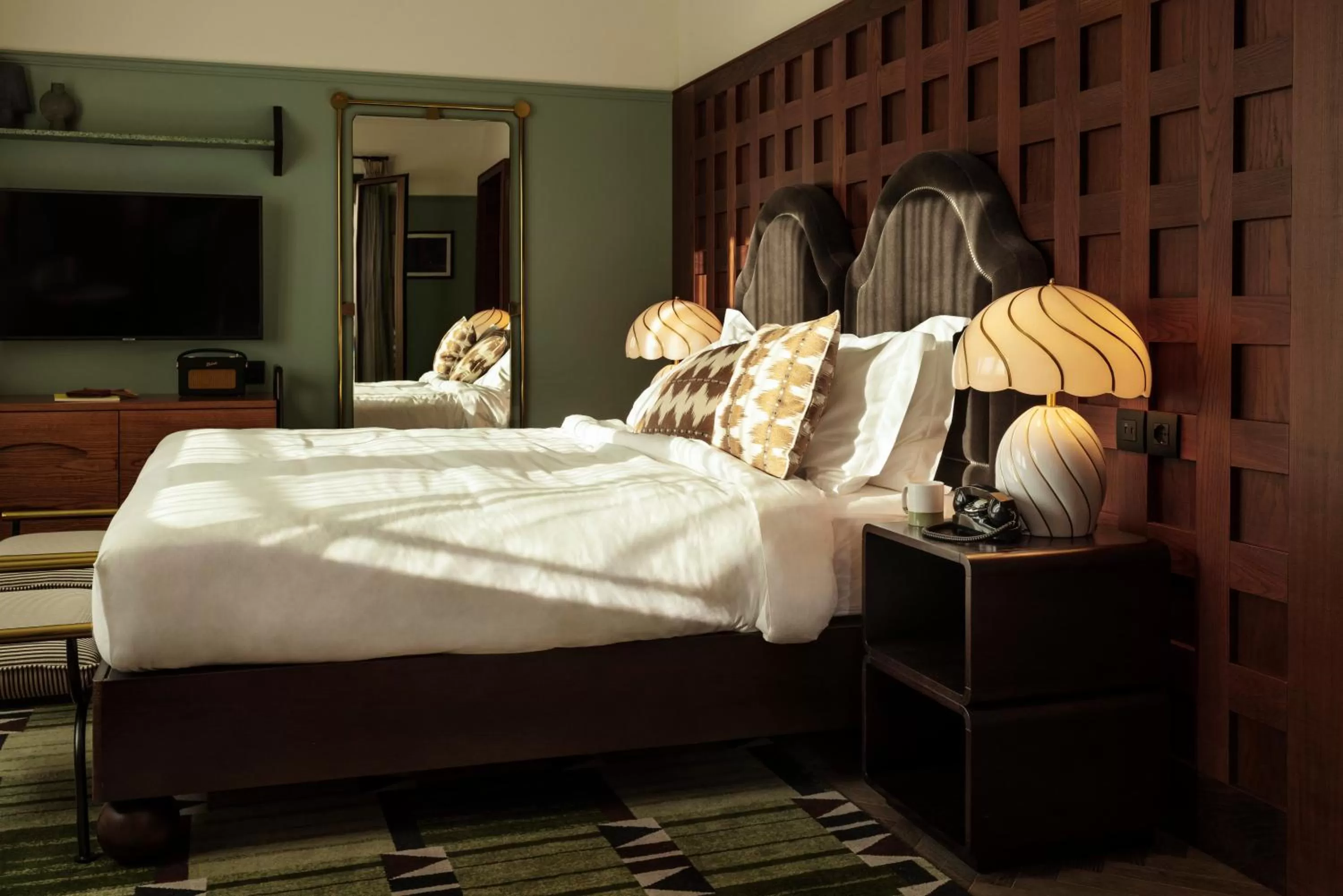 Seating area, Bed in The Hoxton, Rome