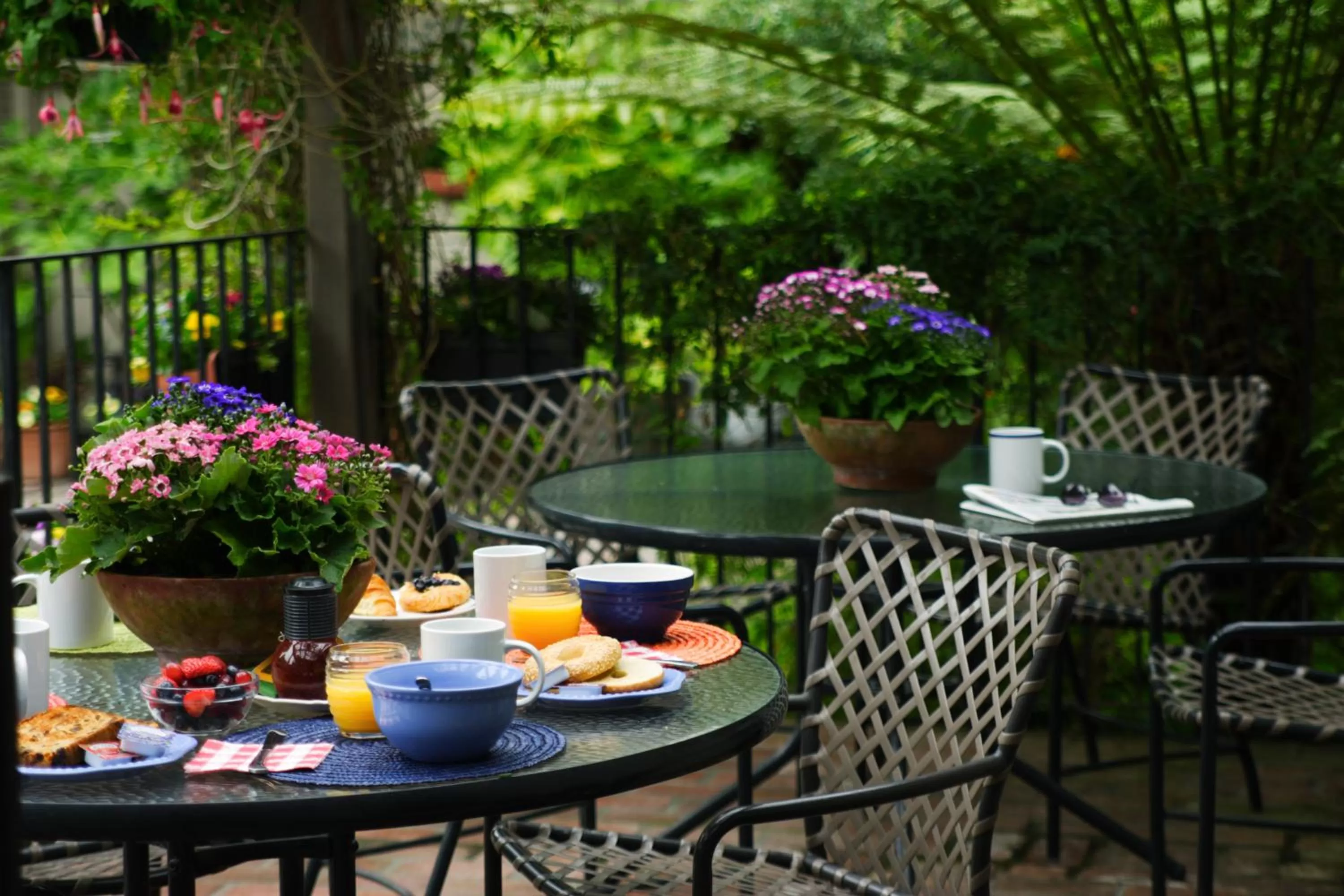 Restaurant/places to eat in Carmel Country Inn