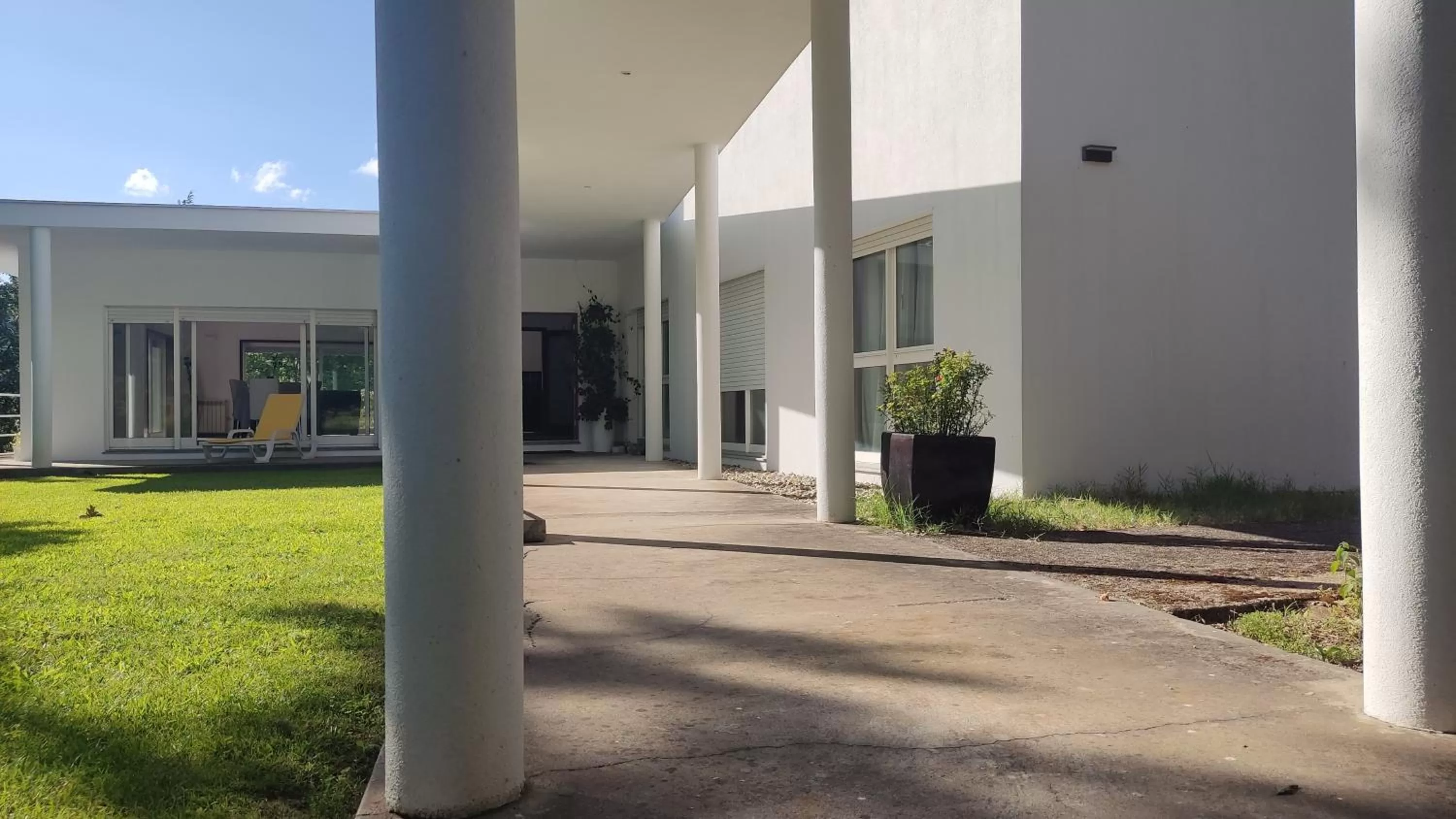 Property building in Casa de Apeleiras