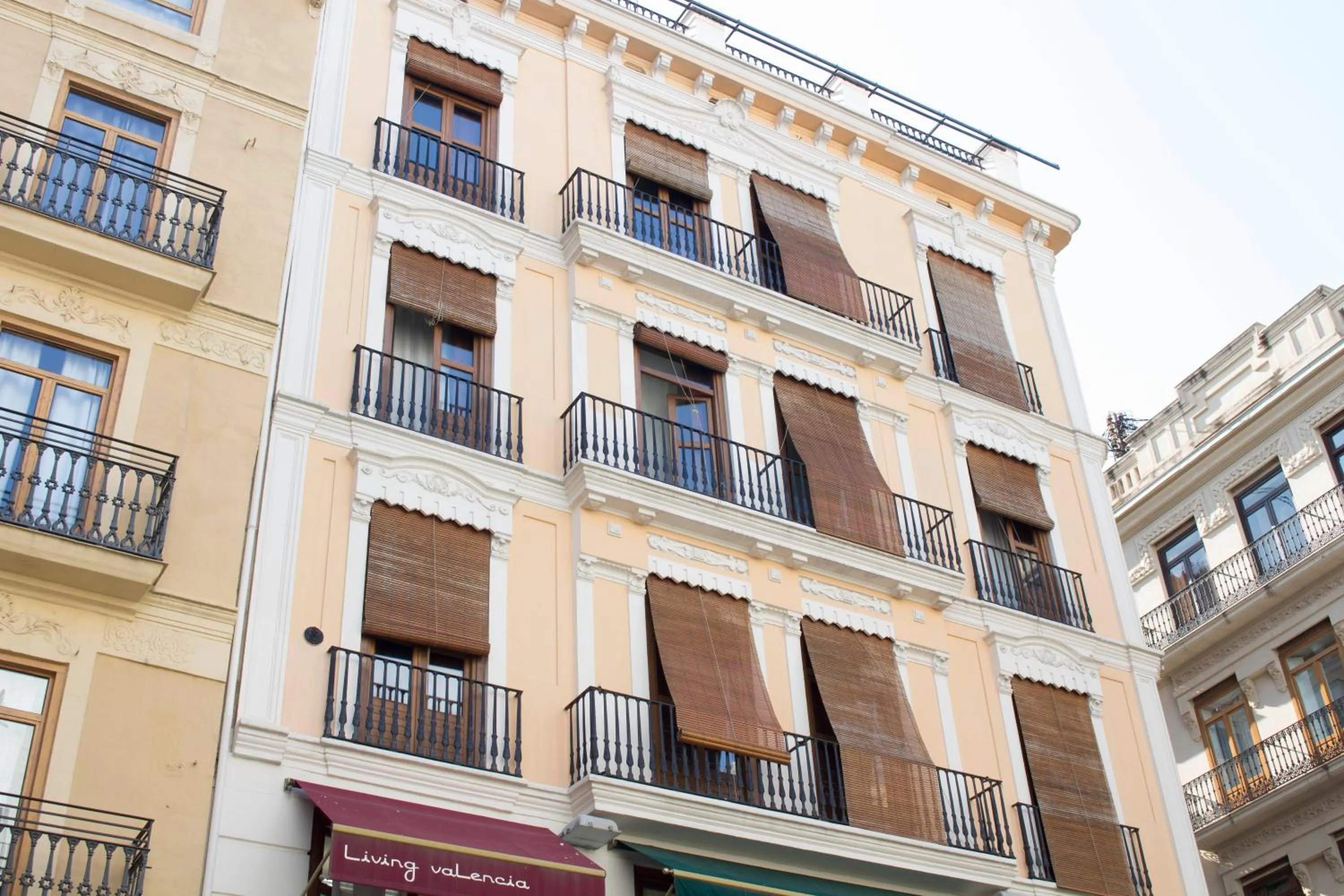 Property building in Living Valencia Apartments - Merced