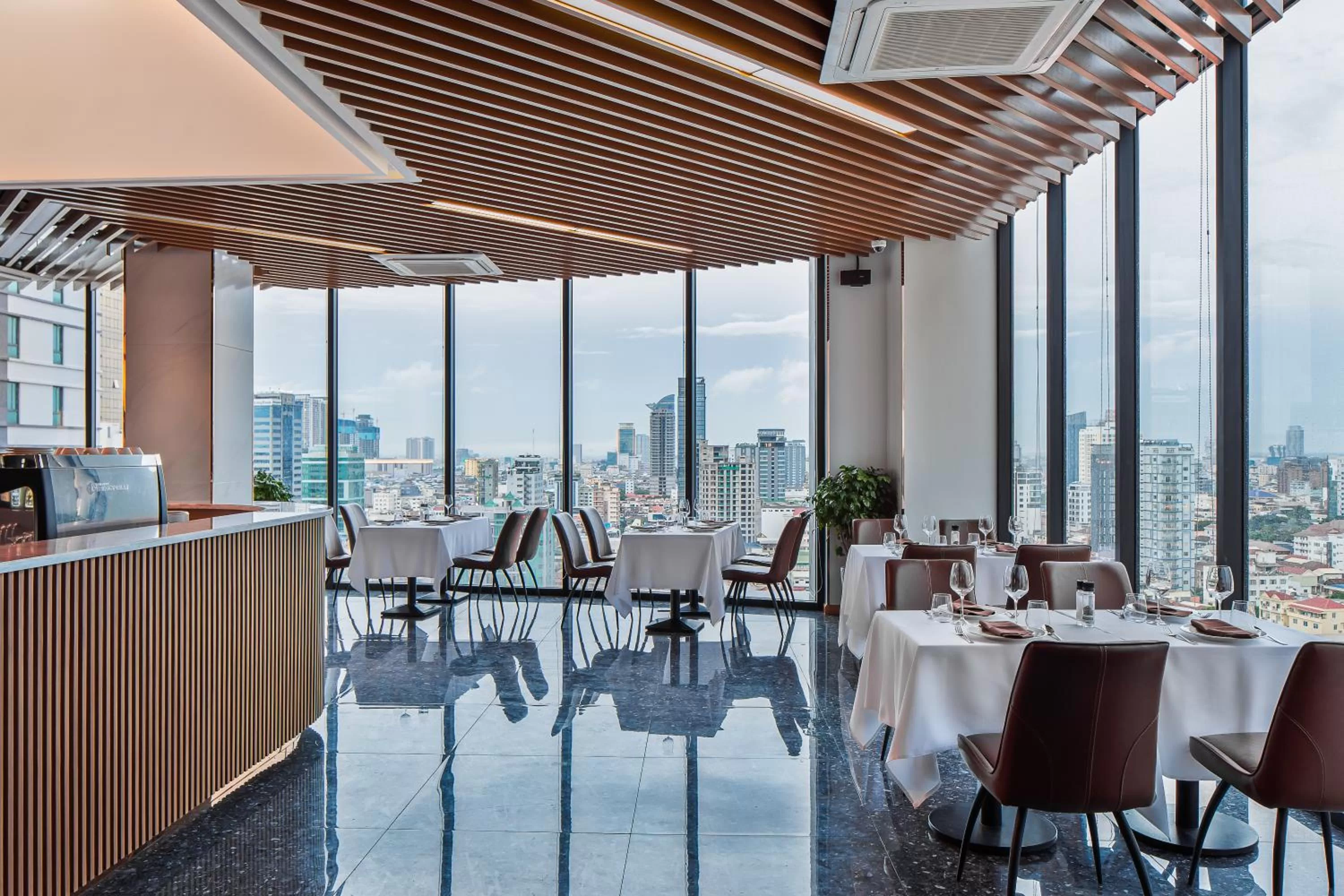 Restaurant/places to eat in Sensory Park Urban Hotel