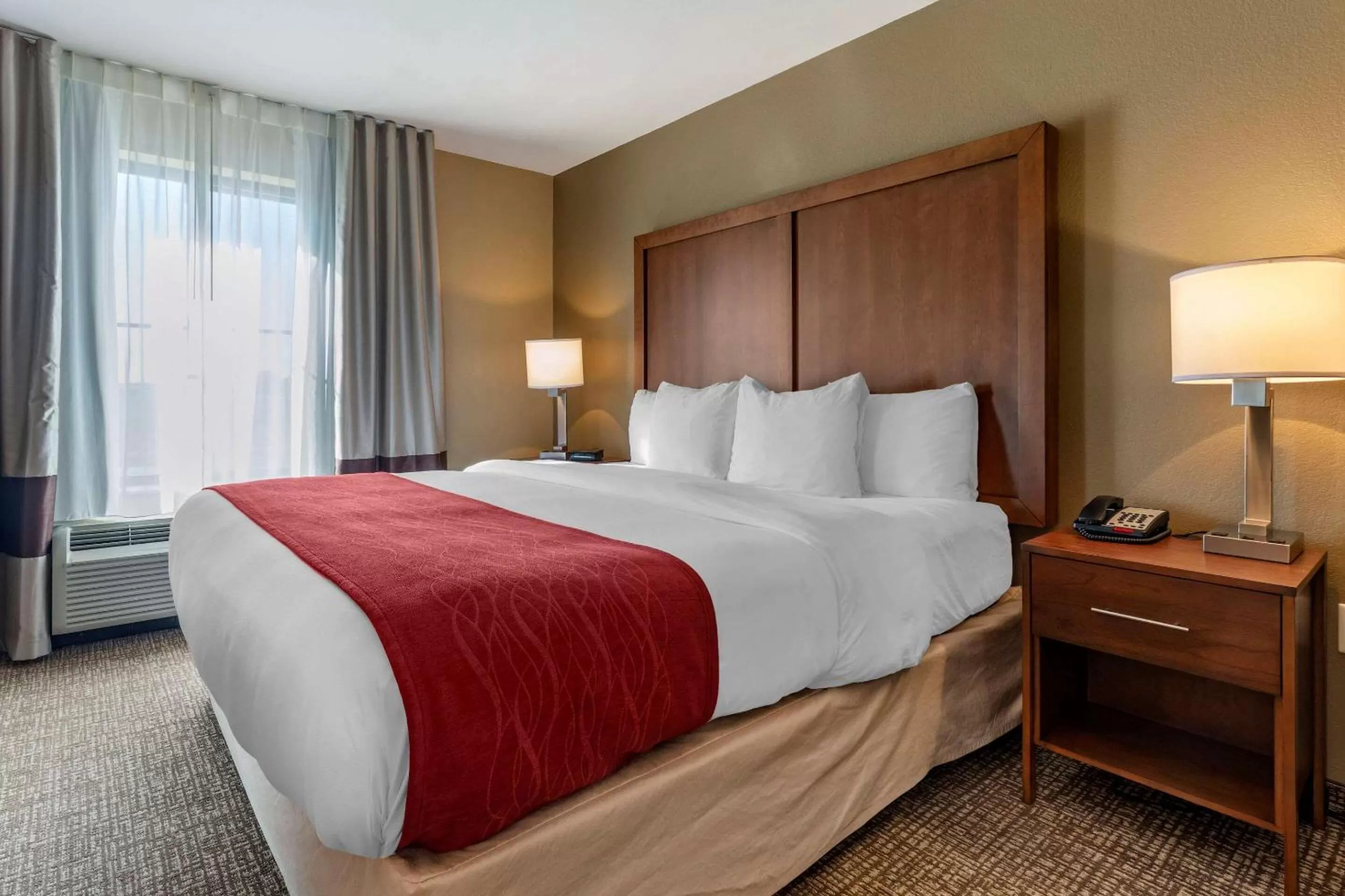 Photo of the whole room, Bed in Comfort Inn & Suites Russellville I-40