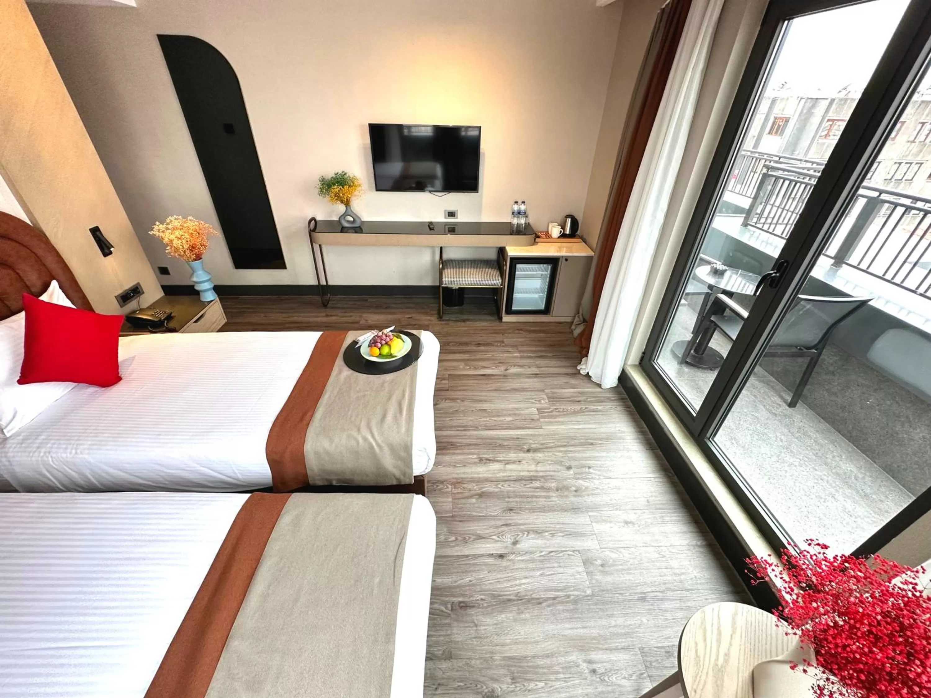 Bed in Edition Old City Hotel