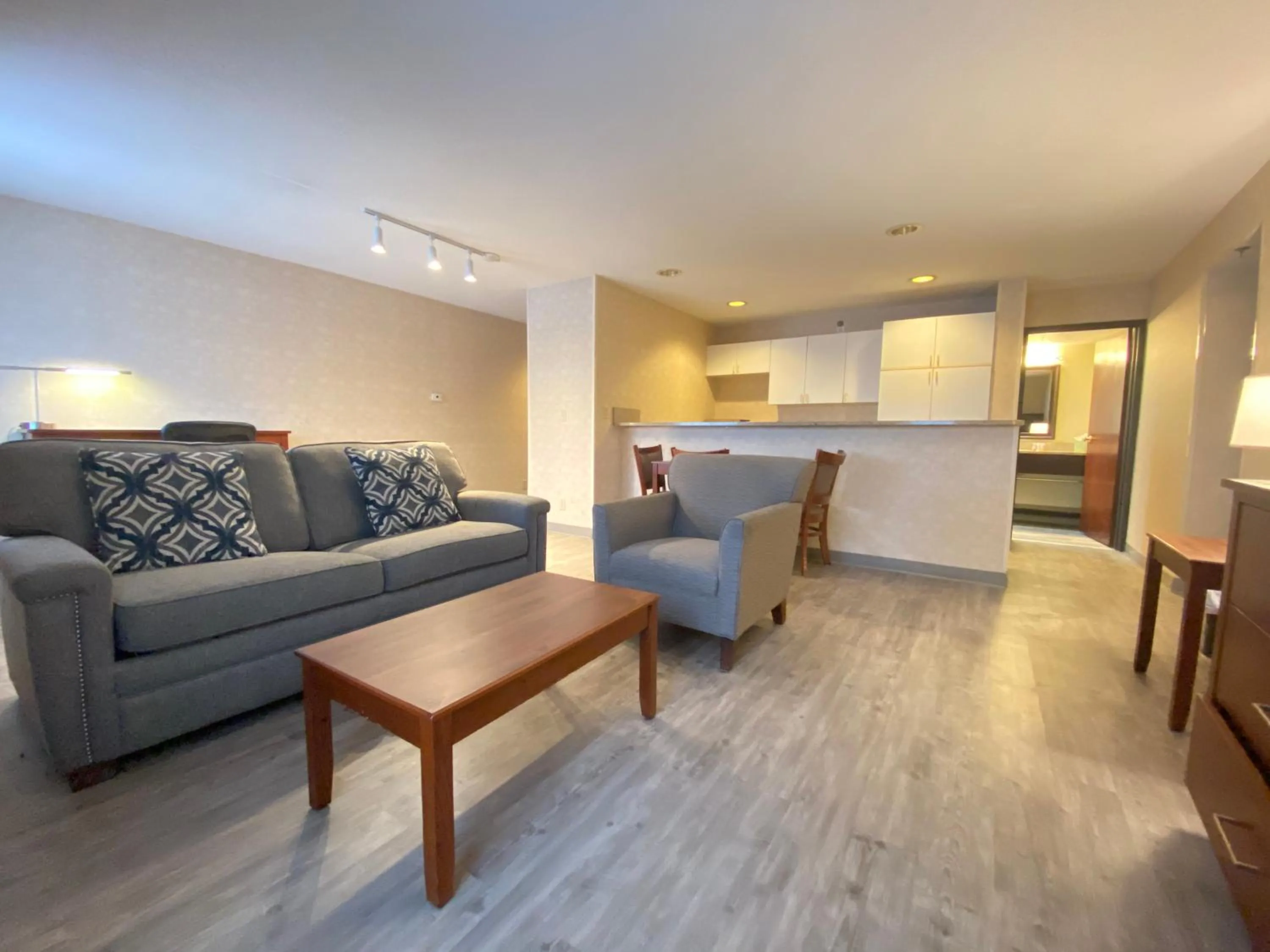 Kitchen or kitchenette in Wyndham Garden Grand Rapids Airport