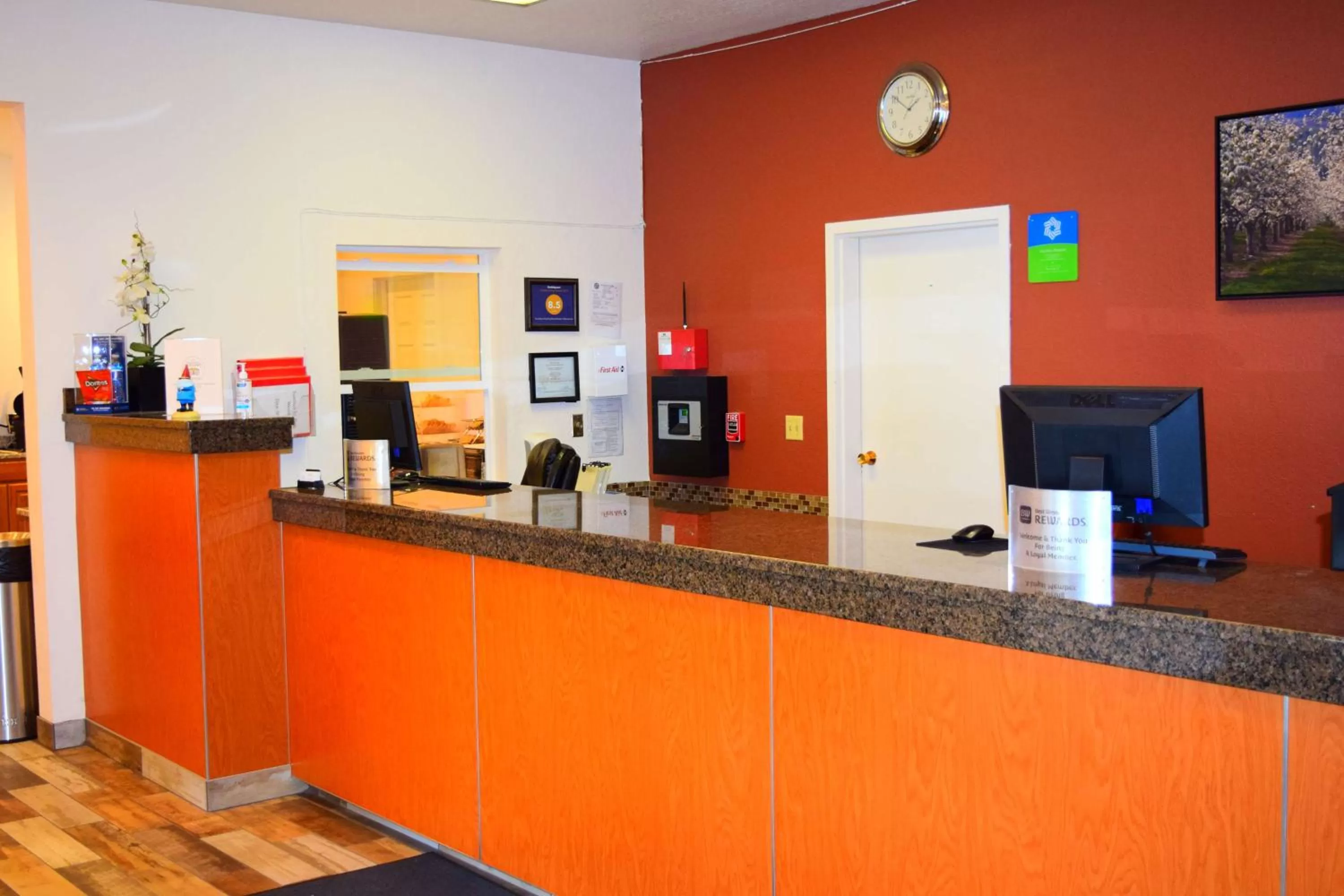 Lobby or reception in SureStay Hotel by Best Western Wenatchee
