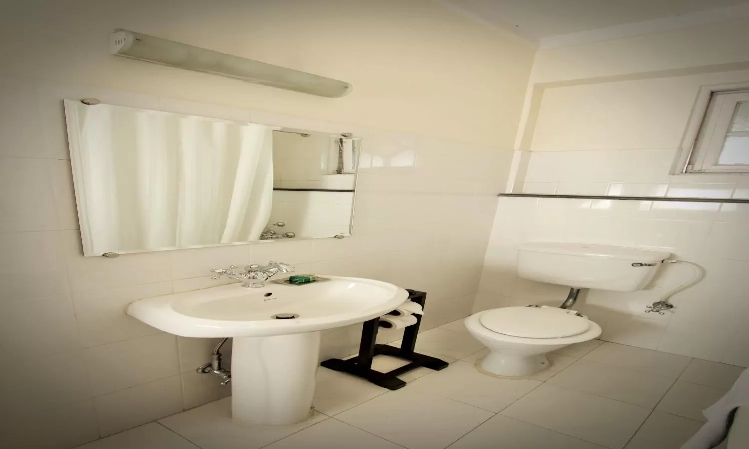 Bathroom in Windamere Hotel - A Colonial Heritage