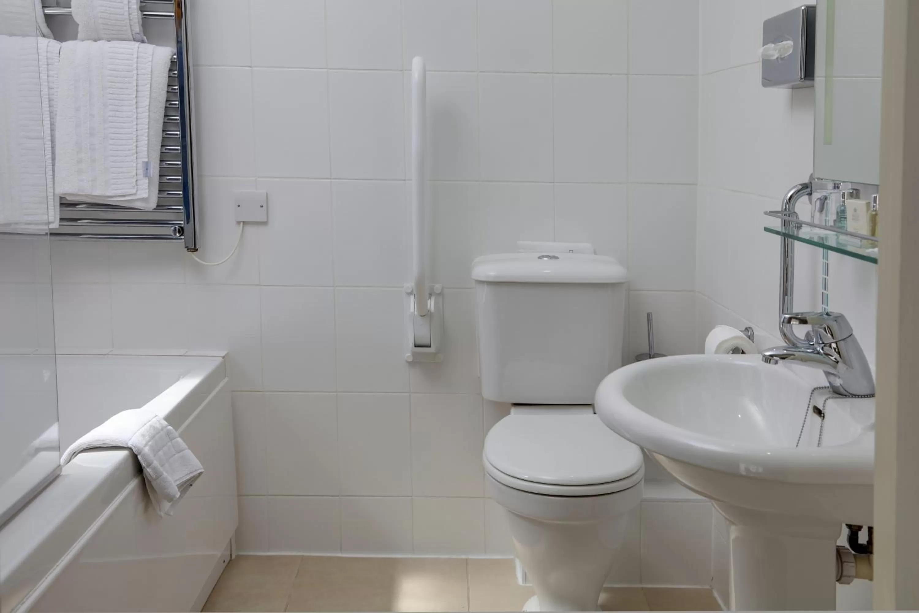 Bathroom in Norfolk Royale Hotel