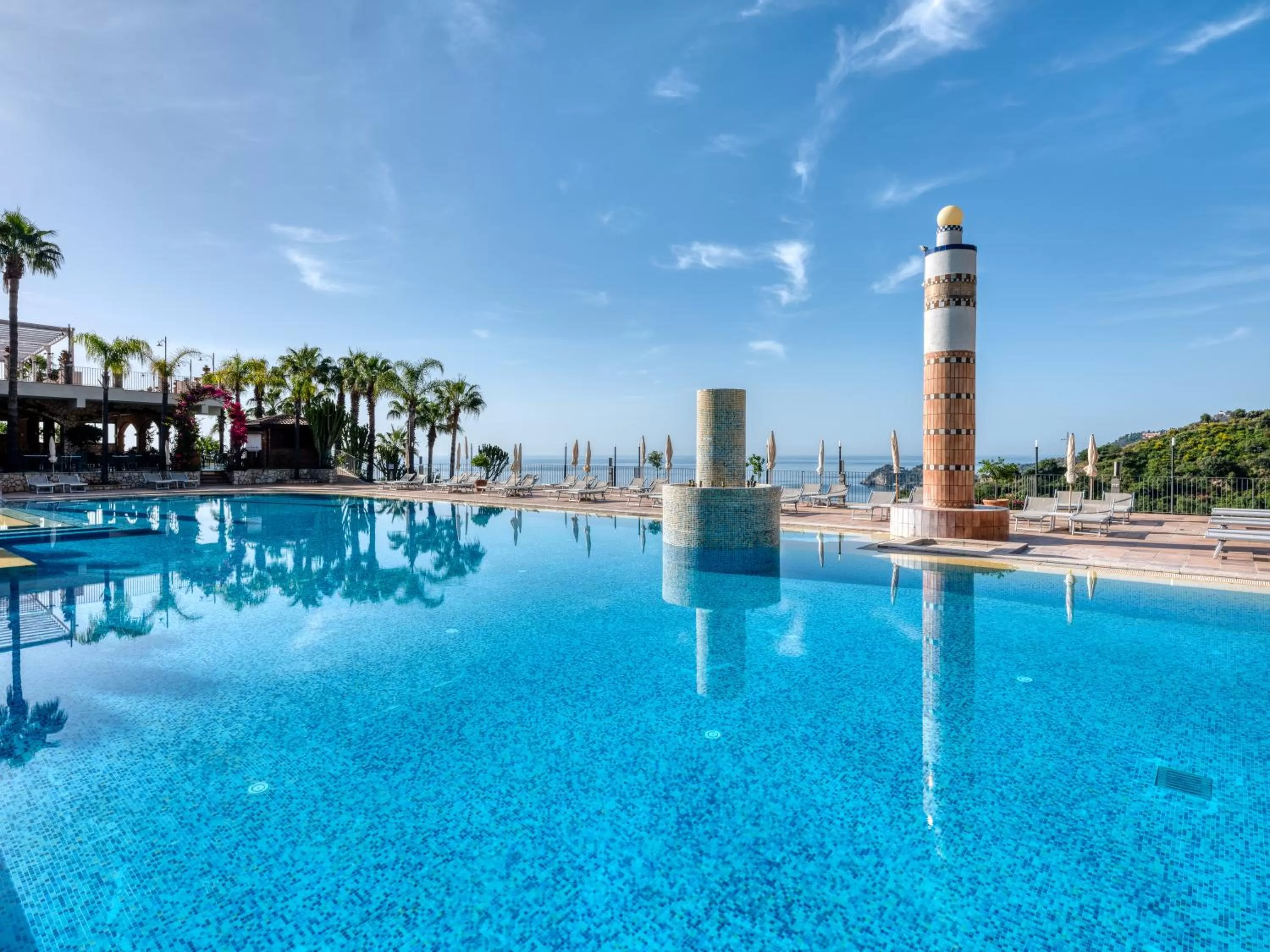 Swimming pool in Hotel Antares