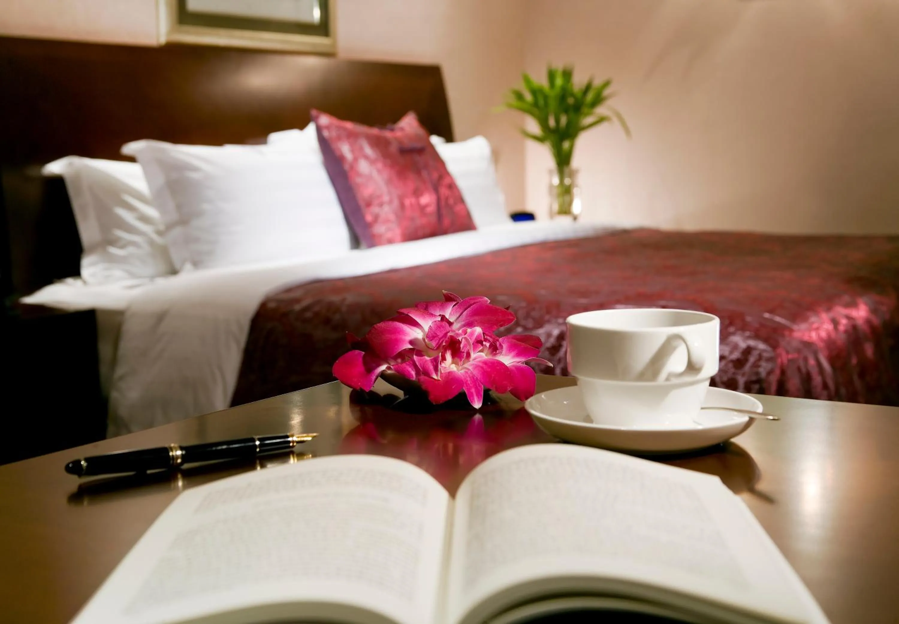 Bed in Baolong Hotel Shanghai