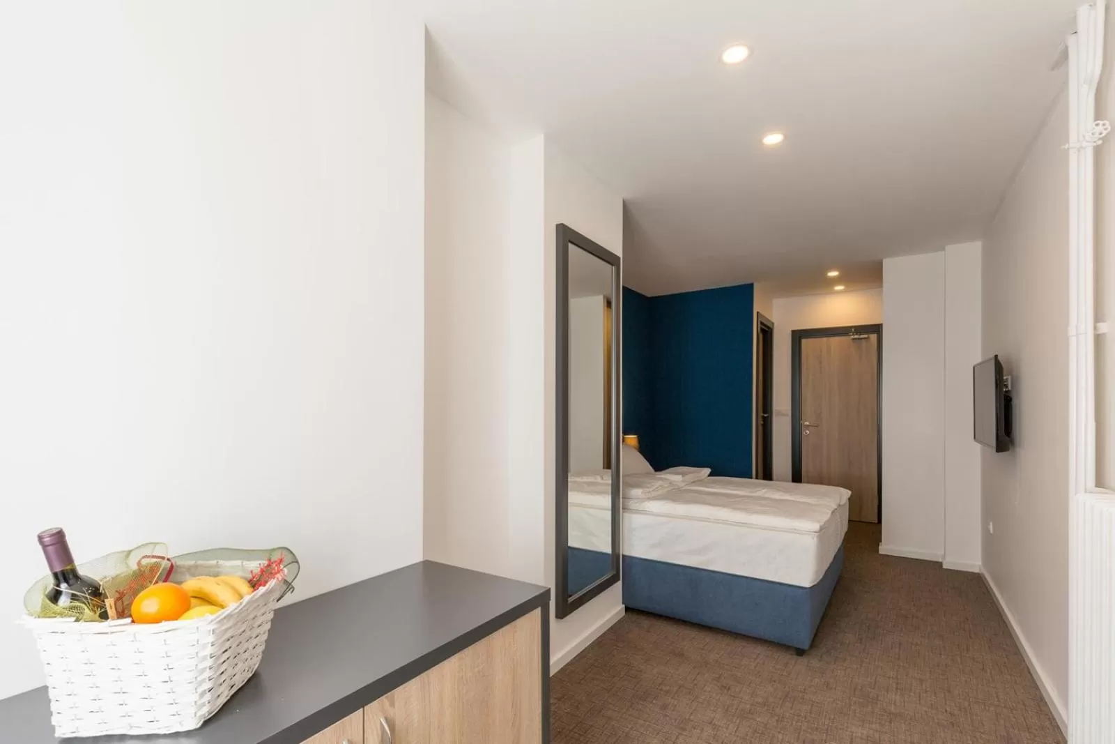 Photo of the whole room, Bed in Premium Crown Suites