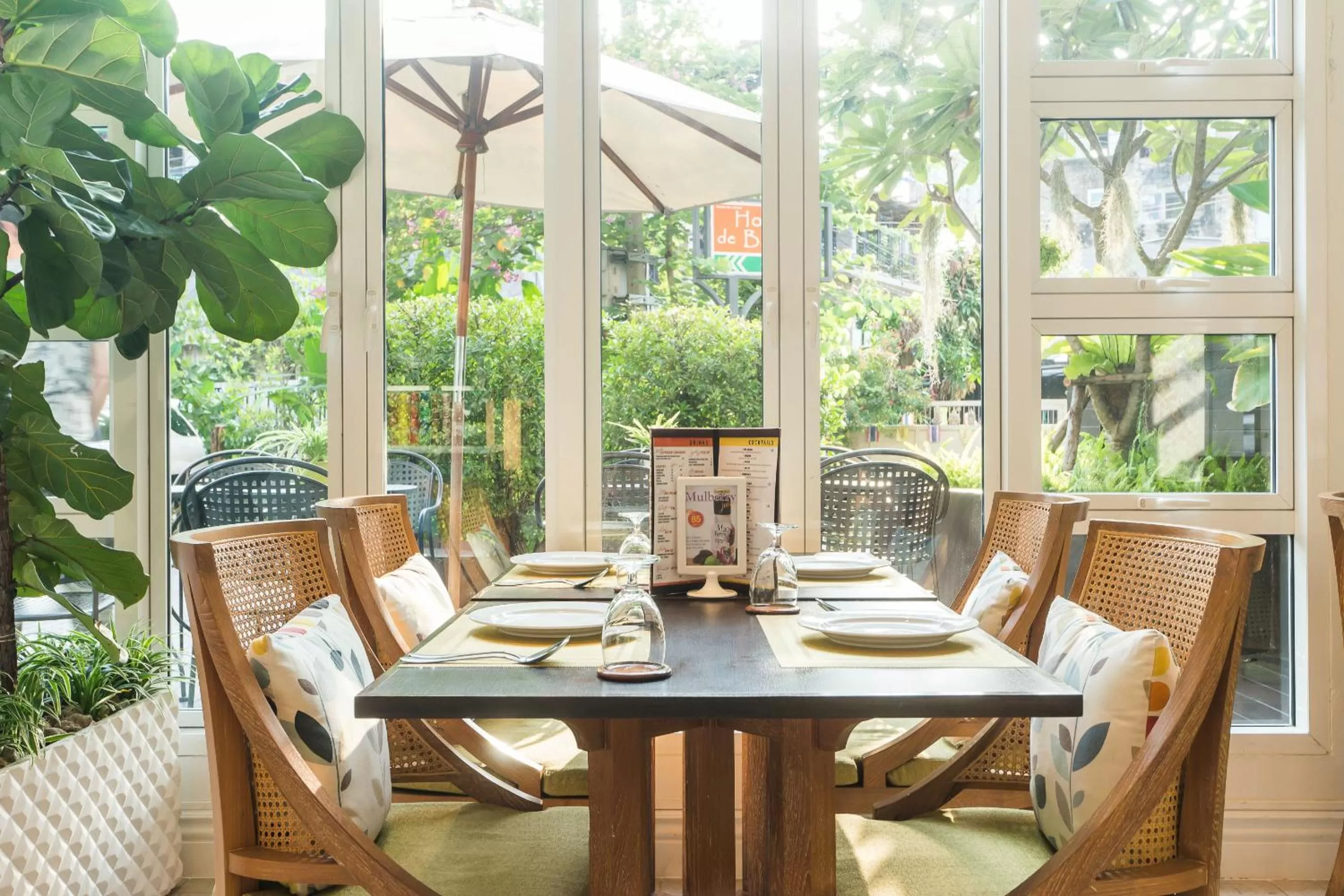 Restaurant/places to eat in Hotel De Bangkok