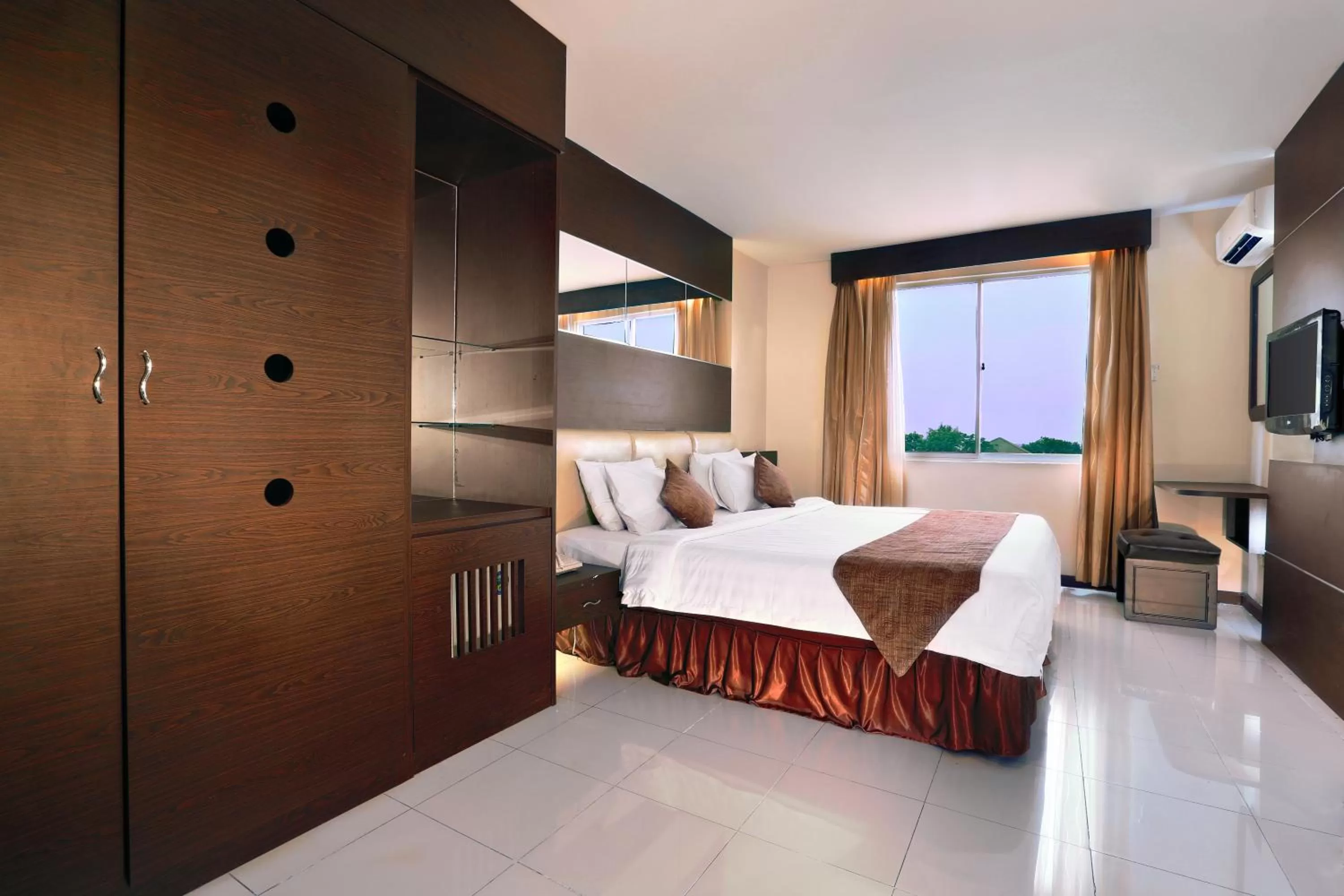 Photo of the whole room, Bed in Aston Karimun City Hotel