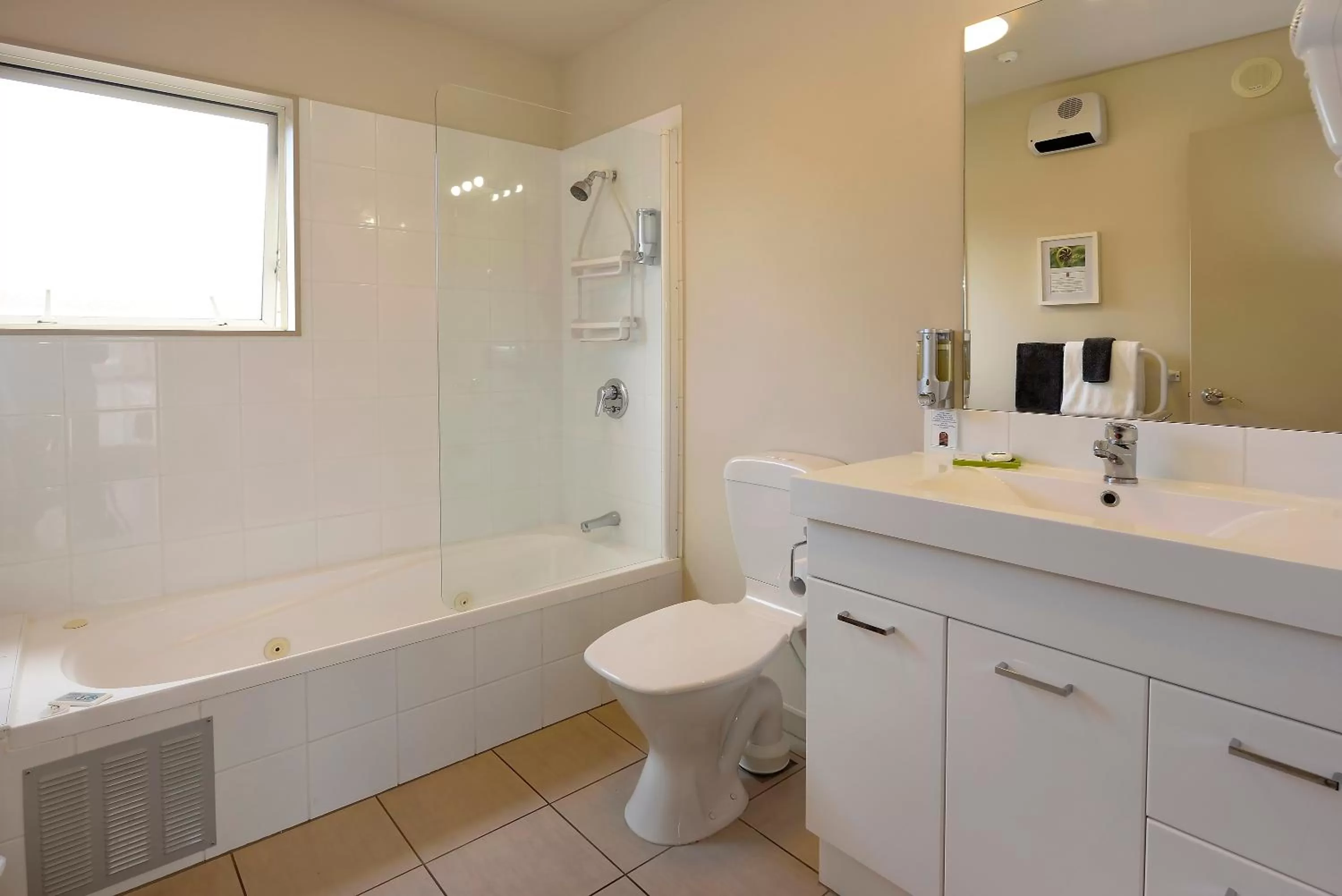 Bathroom in 171 On High Motel