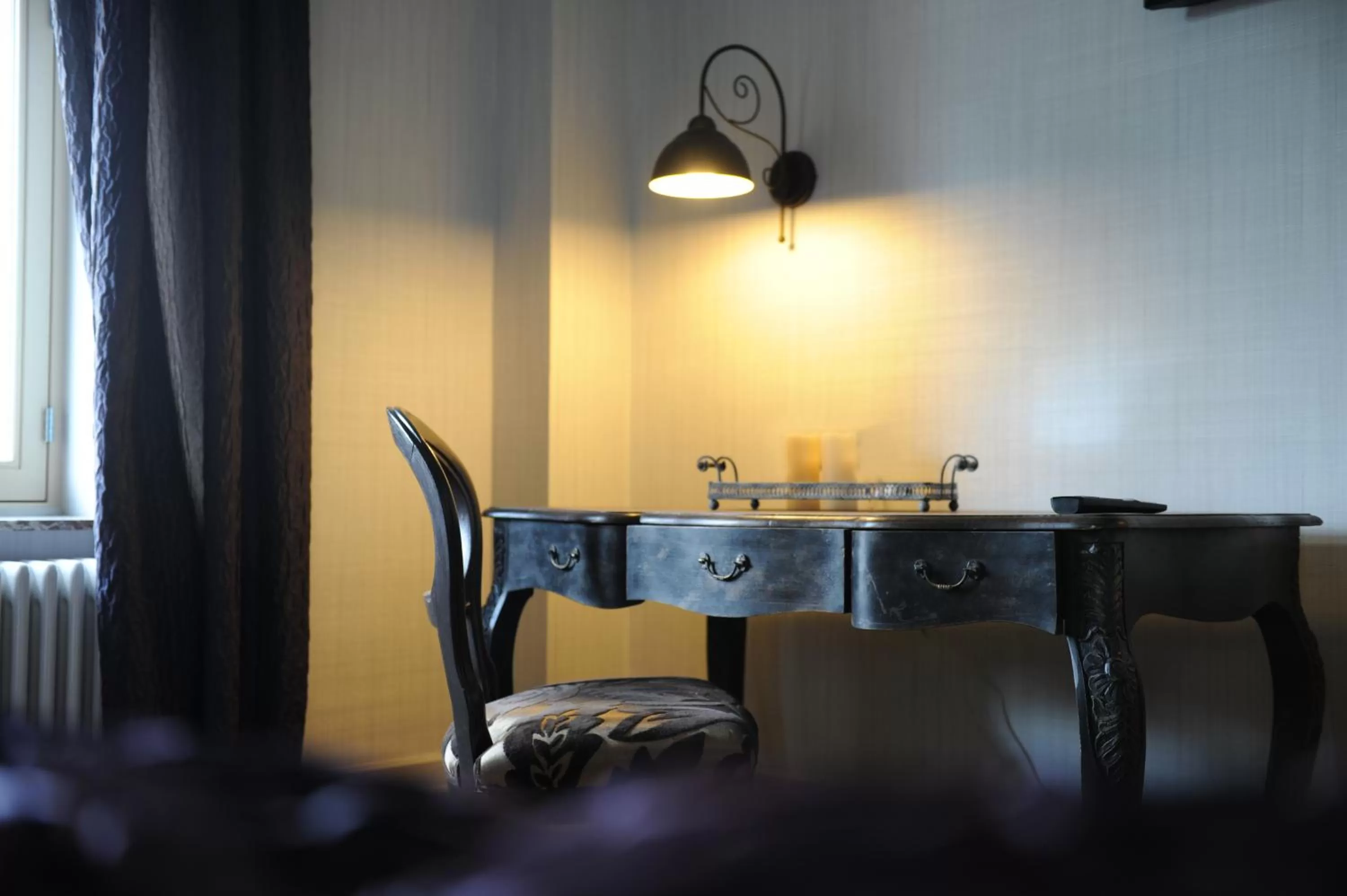 Seating area, Bathroom in Charmehotel Villa Saporis