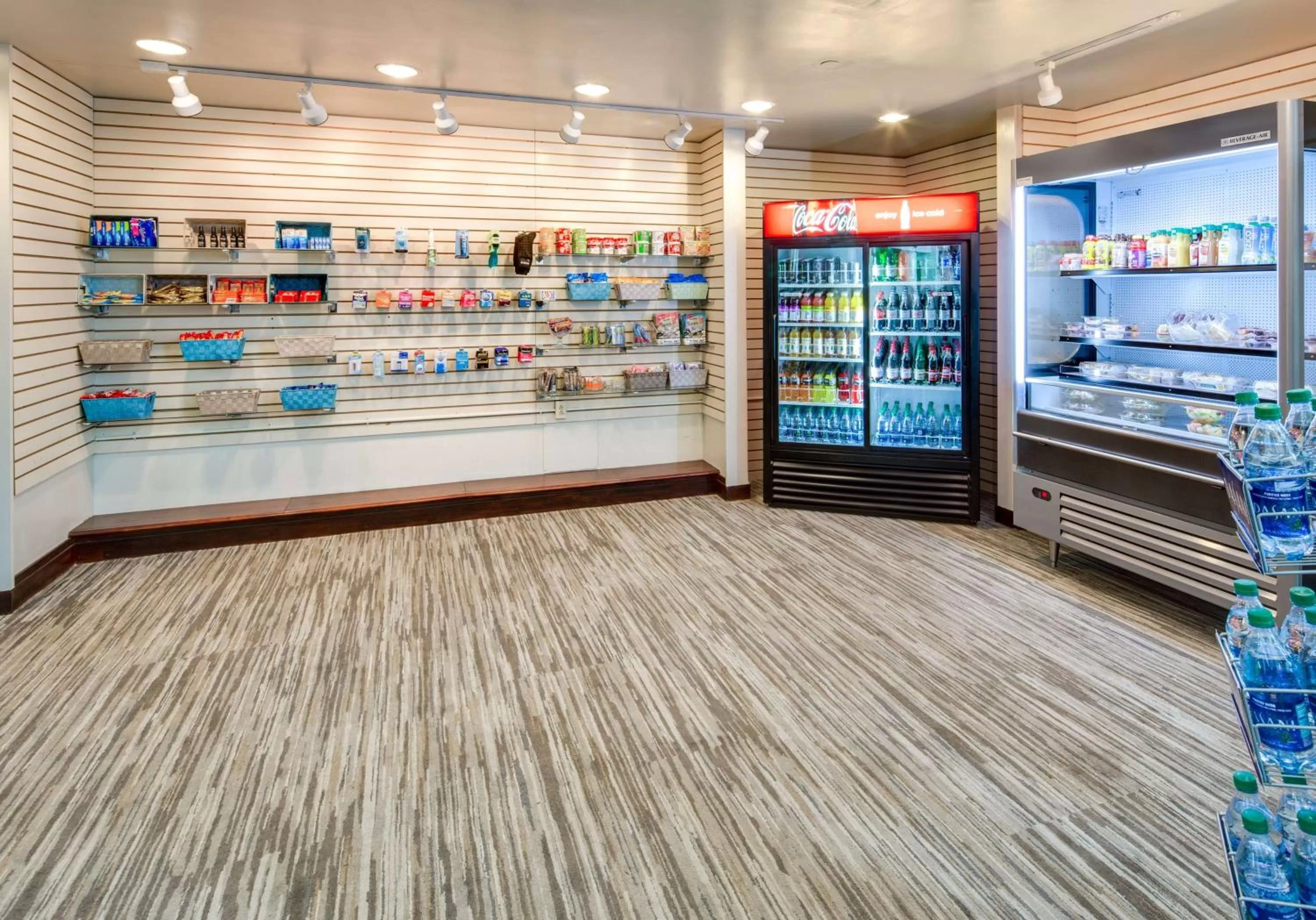 On-site shops in Embassy Suites Parsippany