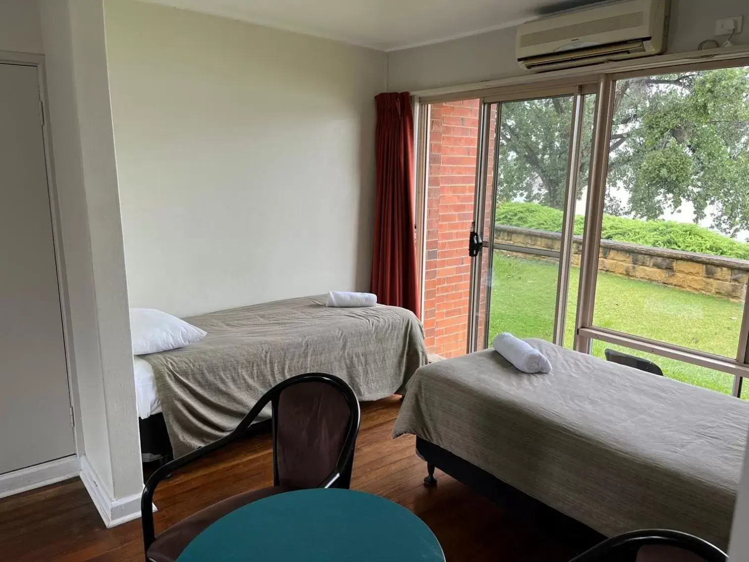 Family Room in Crown Hotel Motel Family Room in Crown Hotel Motel