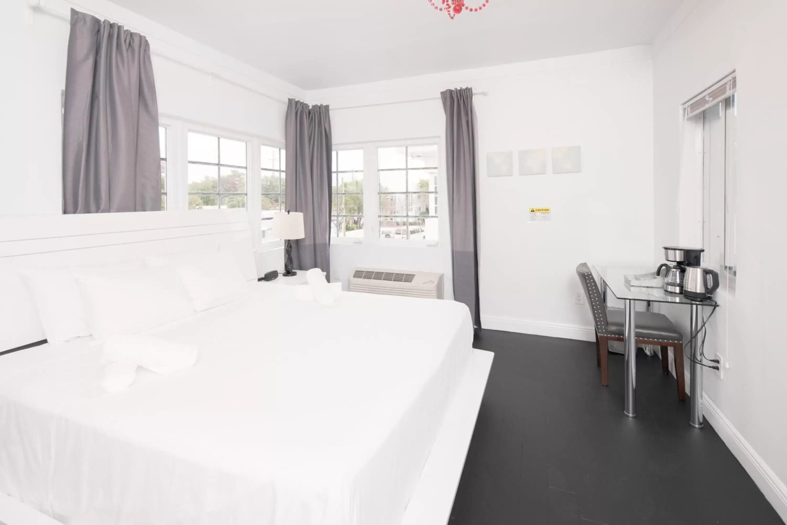 King Suite in The Donovan at Miami Beach King Suite in The Donovan at Miami Beach