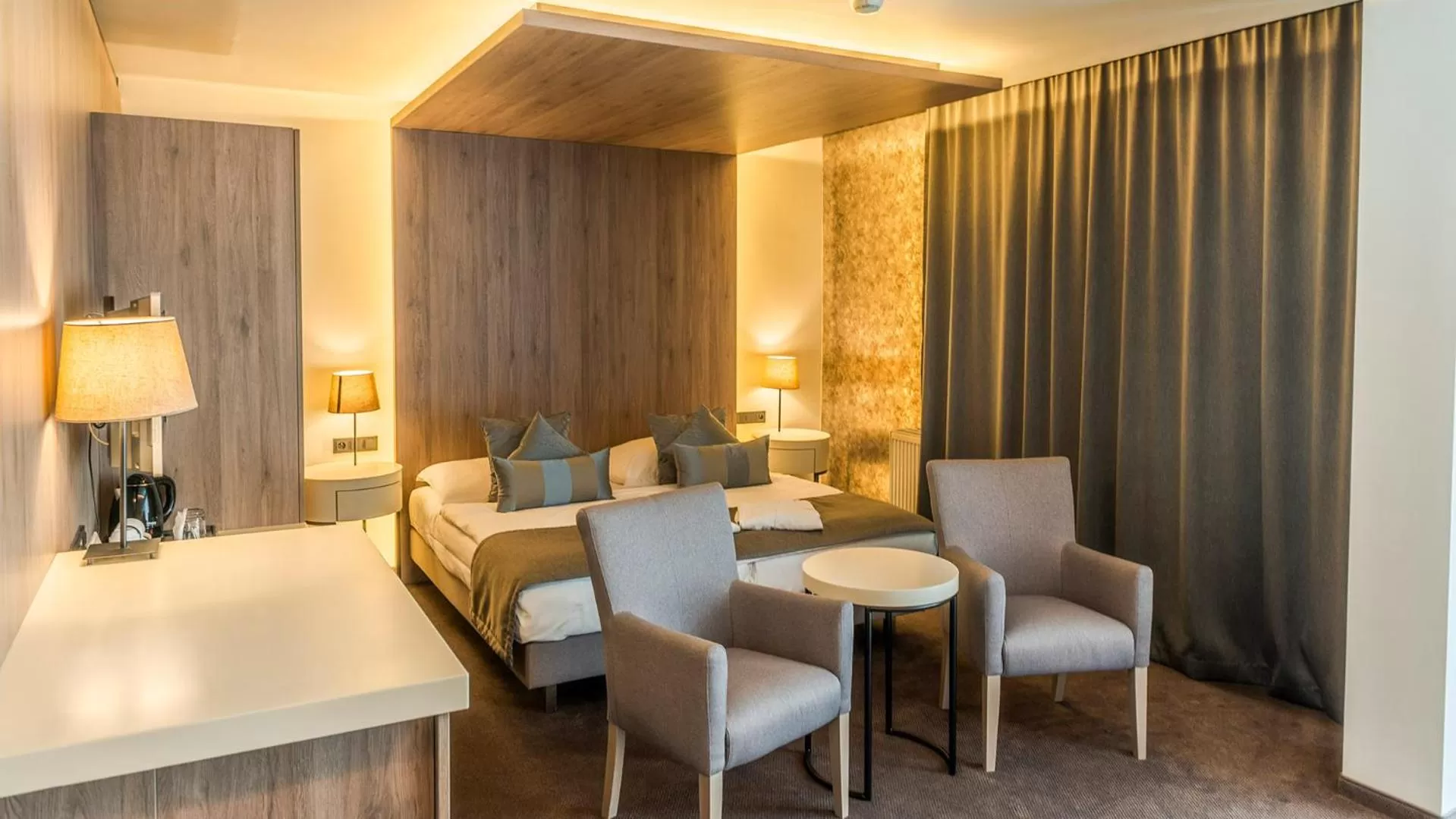 Seating area, Bed in Hotel AquaCity Seasons