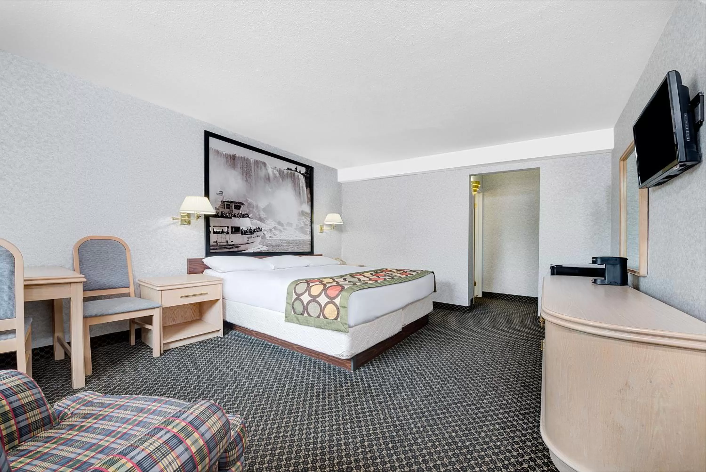 Bedroom, Bed in Super 8 by Wyndham Niagara Falls North