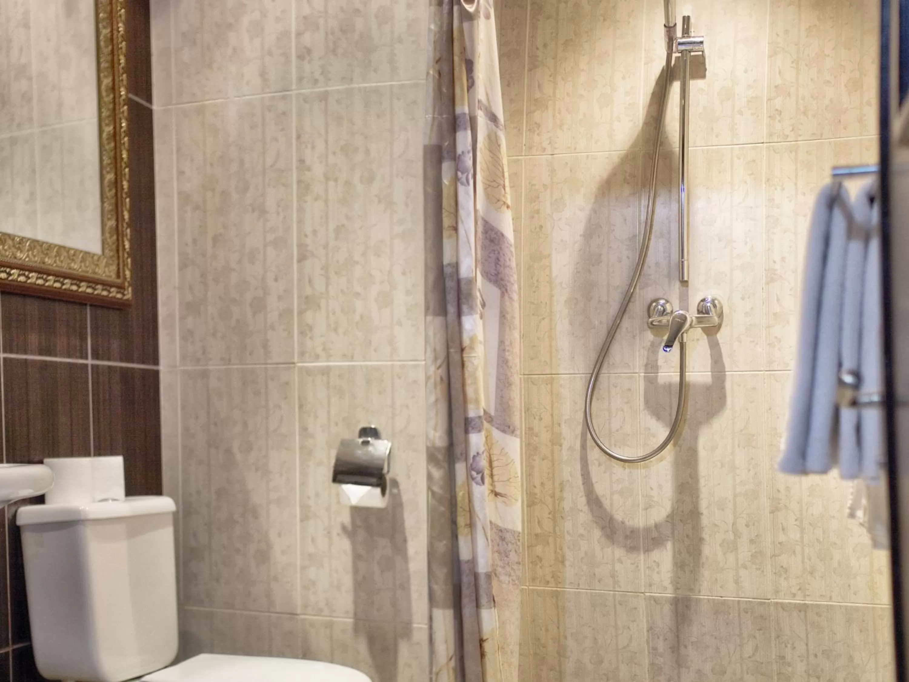 Bathroom in Apparts-hôtel ISNI