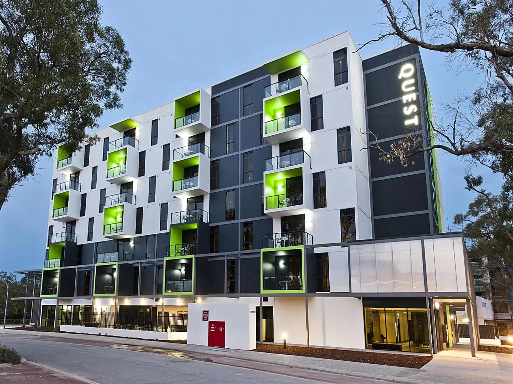 Facade/entrance in Quest Rockingham